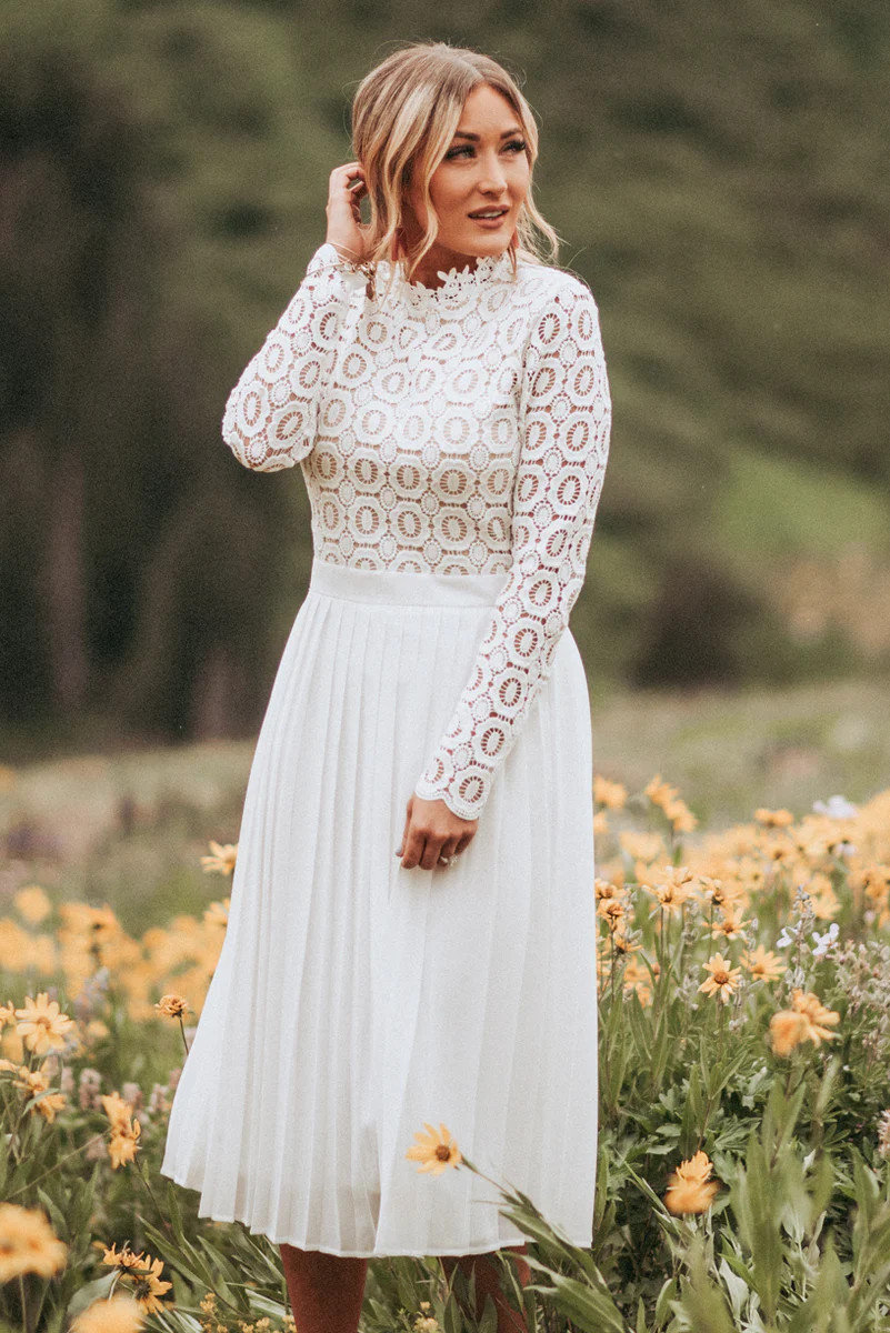 Arabella Lace Dress in Classic White | Ivy City Co