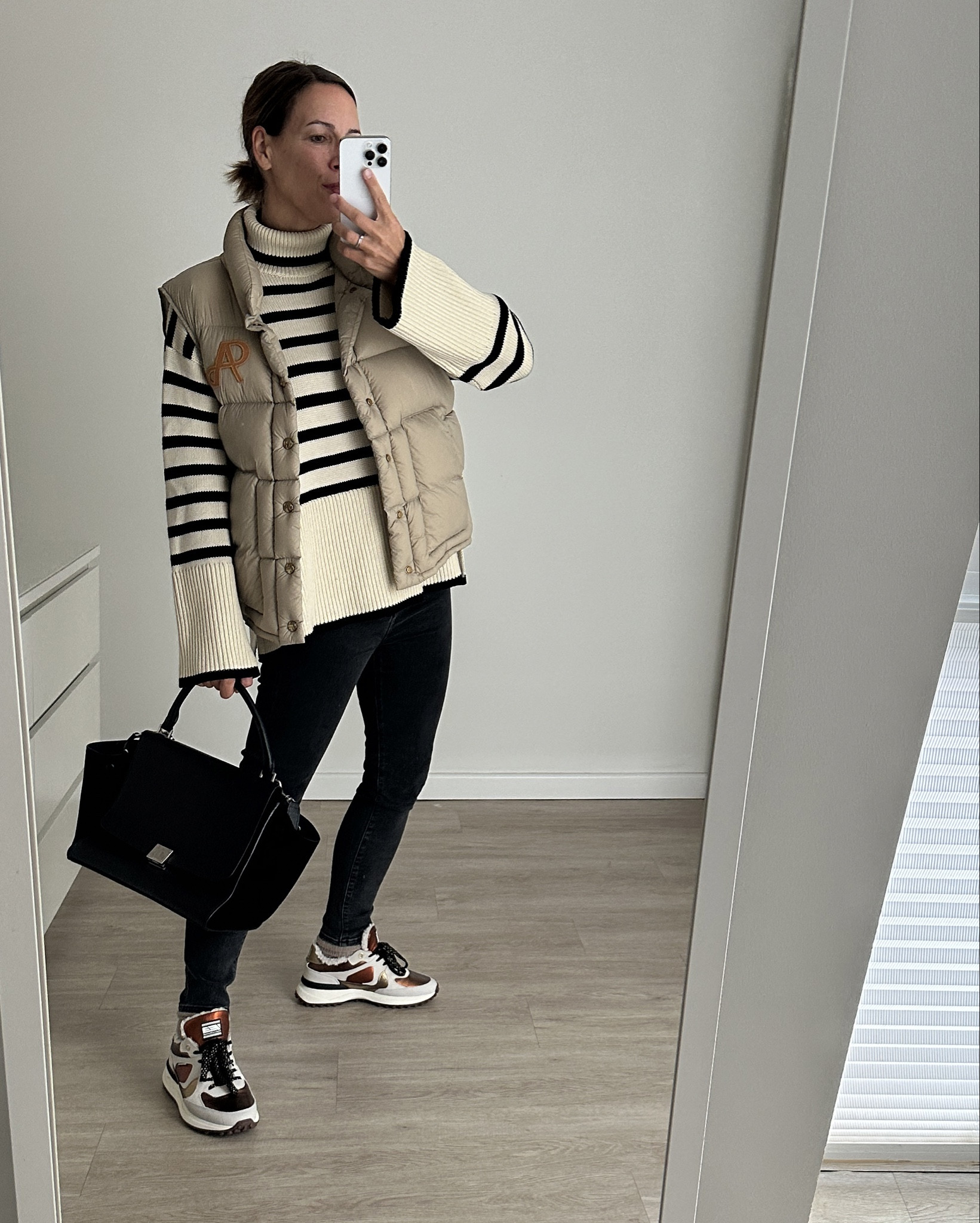 Herbst Outfit:
Gestreifter Pullover, Weste & Sneaker#LTKautumn

#LTKdeutschland #LTKstyletip
