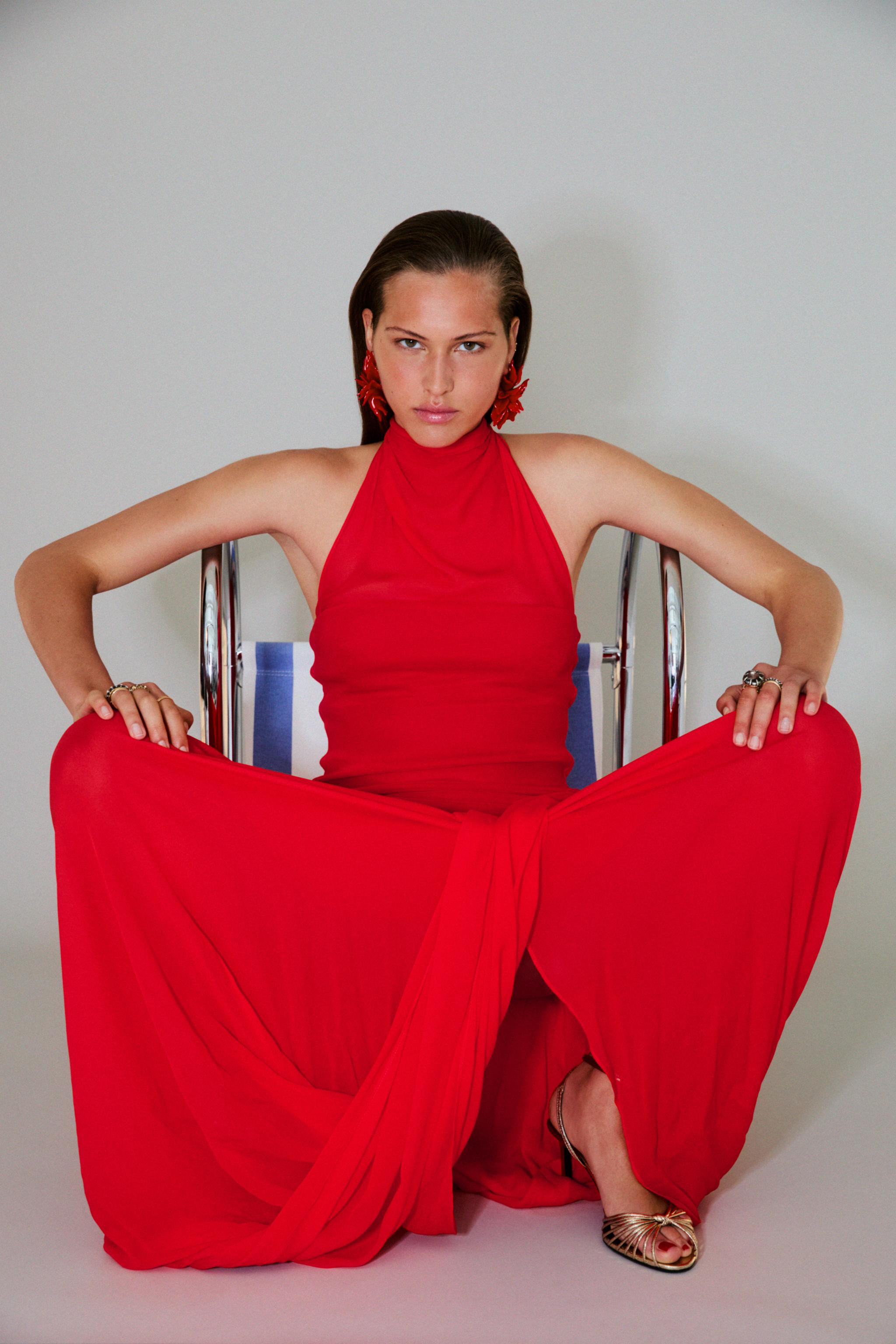 DescriptionCompositionMeasurementsHalter neck dress with a draped neckline. Featuring matching fa... | Zara UK