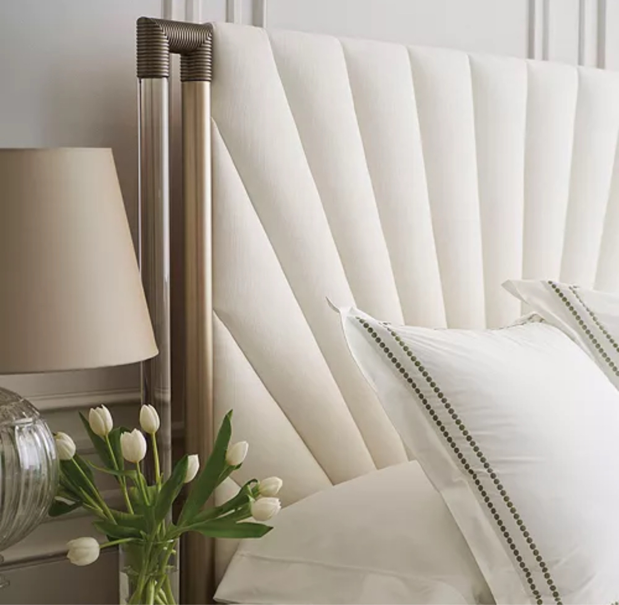 Valentina Upholstered Queen Bed

#LTKStyleTip #LTKHoliday #LTKHome