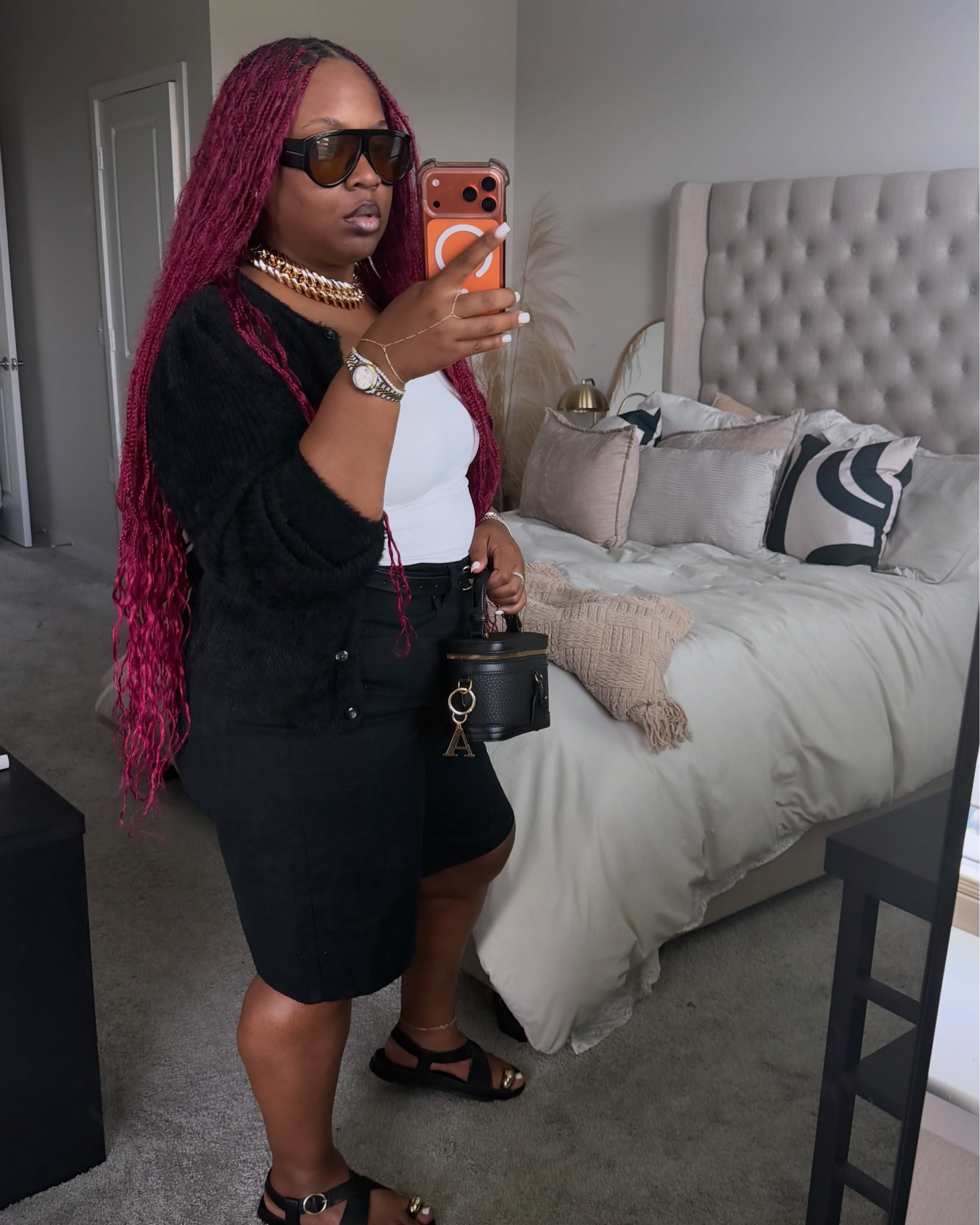 Drinking my water and minding my business 🖤✨
a simple fit will do it every time. comment “LINK” if you want the outfit details 🤍

#PlusSizeFashion #ElevatedCasual #BlackGirlStyle #EverydayStyle #OOTD