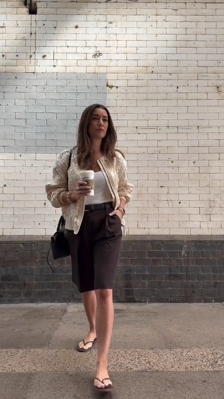 Back to the London work travels for buying appointments 🚆 
~Save & follow for outfit inspo later 🤍
.
Bermuda shorts & vest @hm. 
Sandals are @tkees 
Crochet bomber is @andotherstories 
Bag is Celine and my trusty YSL belt. 
.
.
.
#ootd #effortlessoutfit #highstreetstyle #simpleoutfit #summeroutfit #transitionaloutfit #bermudashorts