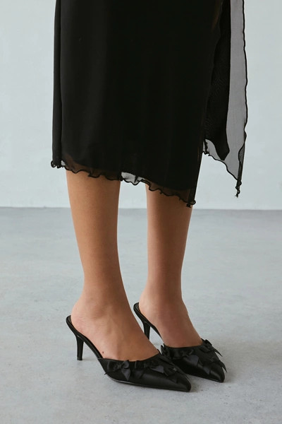 Azalea Wang Ayleena Bow Satin Mule Heel | Urban Outfitters (US and RoW)