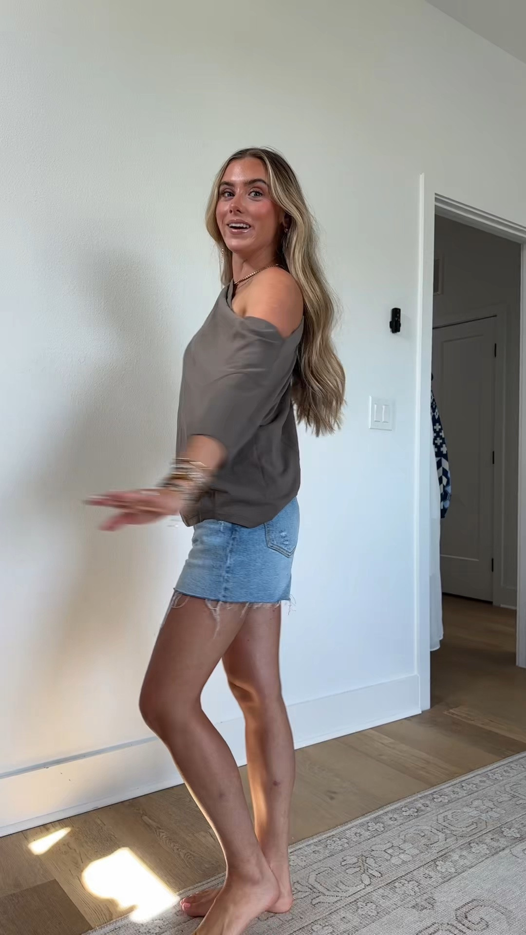 it pays to invest in your closet staples that you’re styling daily 🤭 nothing beats the perfect fit and good quality. this is my go to don’t know what to wear outfit, white tee and denim shorts. 5’4/24/xs. 

#nuuds #nuudstryon #nuudshaul #closetstaples @nuuds

#LTKootd #LTKdayinmylife #LTKSeasonal