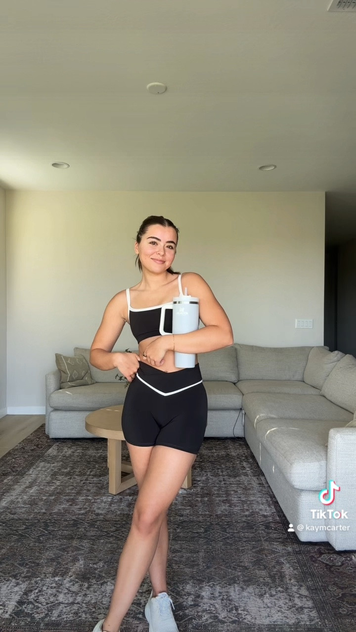 Cutest workout set 🖤 XS in both! 