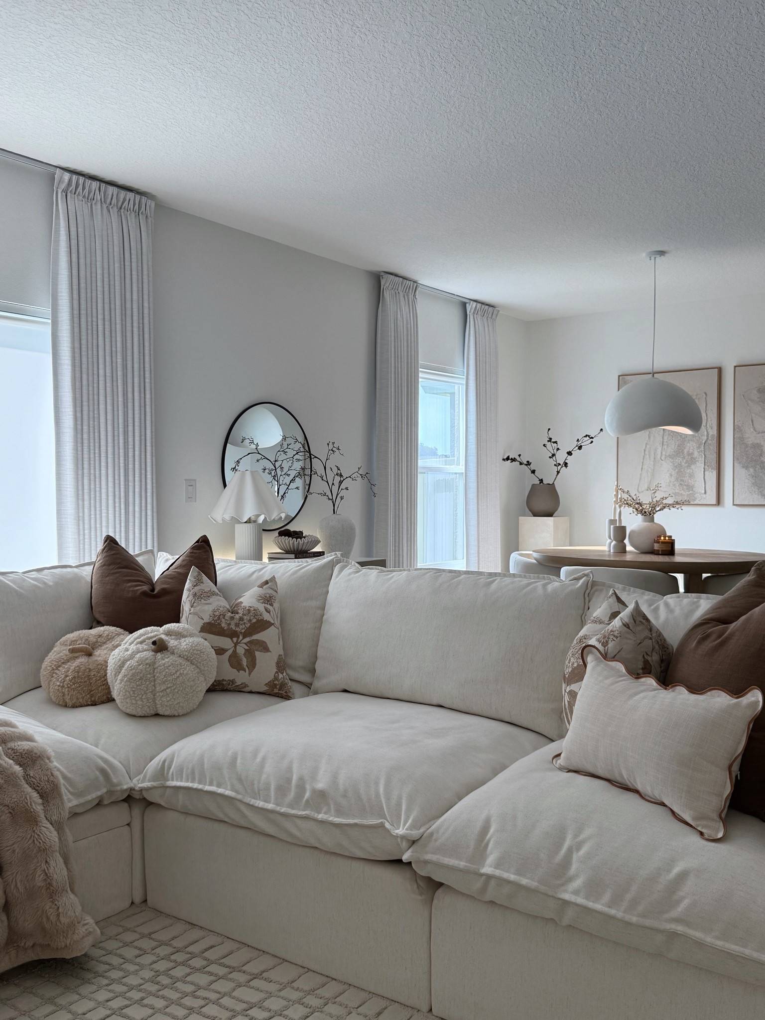 My living room fall decor🍂🪵🤎🕯️