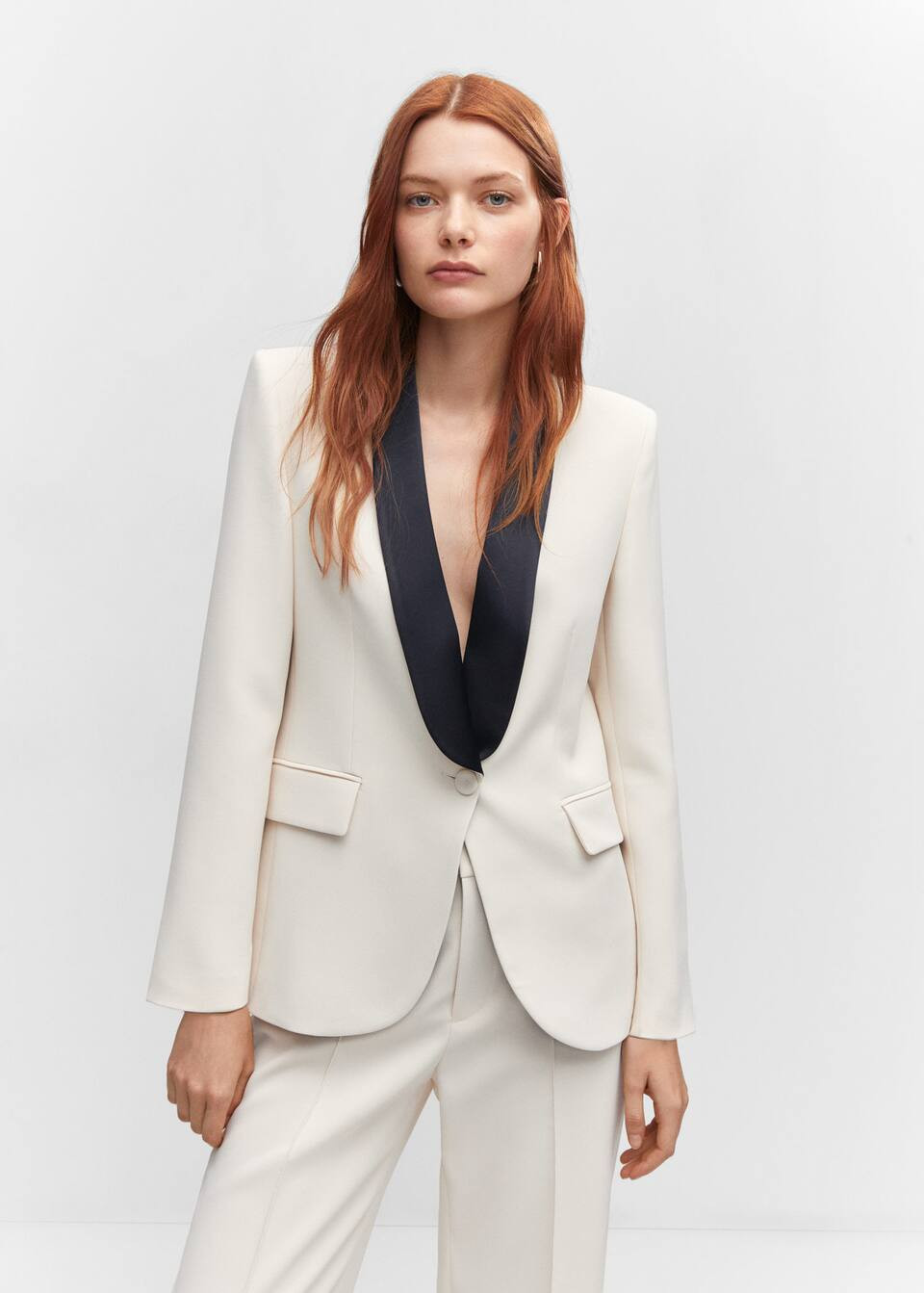 Blazer com estrutura e gola de smoking em contraste | Mango PT