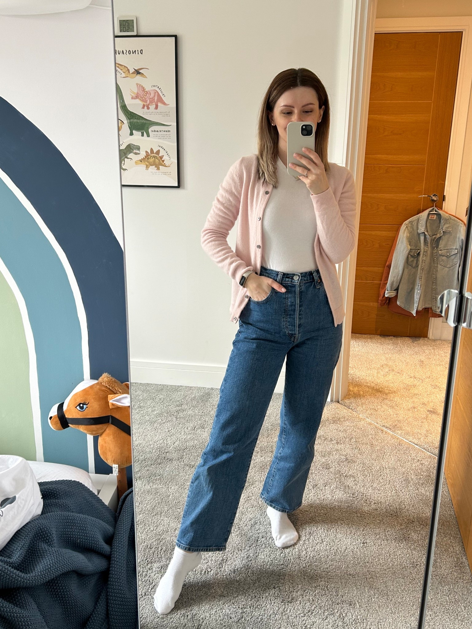 Minimalist mom outfit 

#LTKuk #LTKeurope