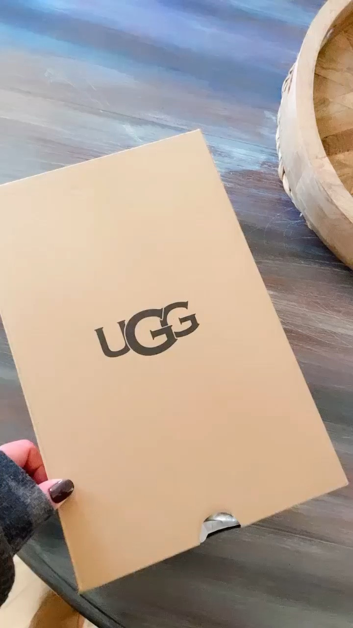 Ugg Tasman in light gray with pink details…Xo

#LTKGiftGuide #LTKHoliday #LTKshoecrush