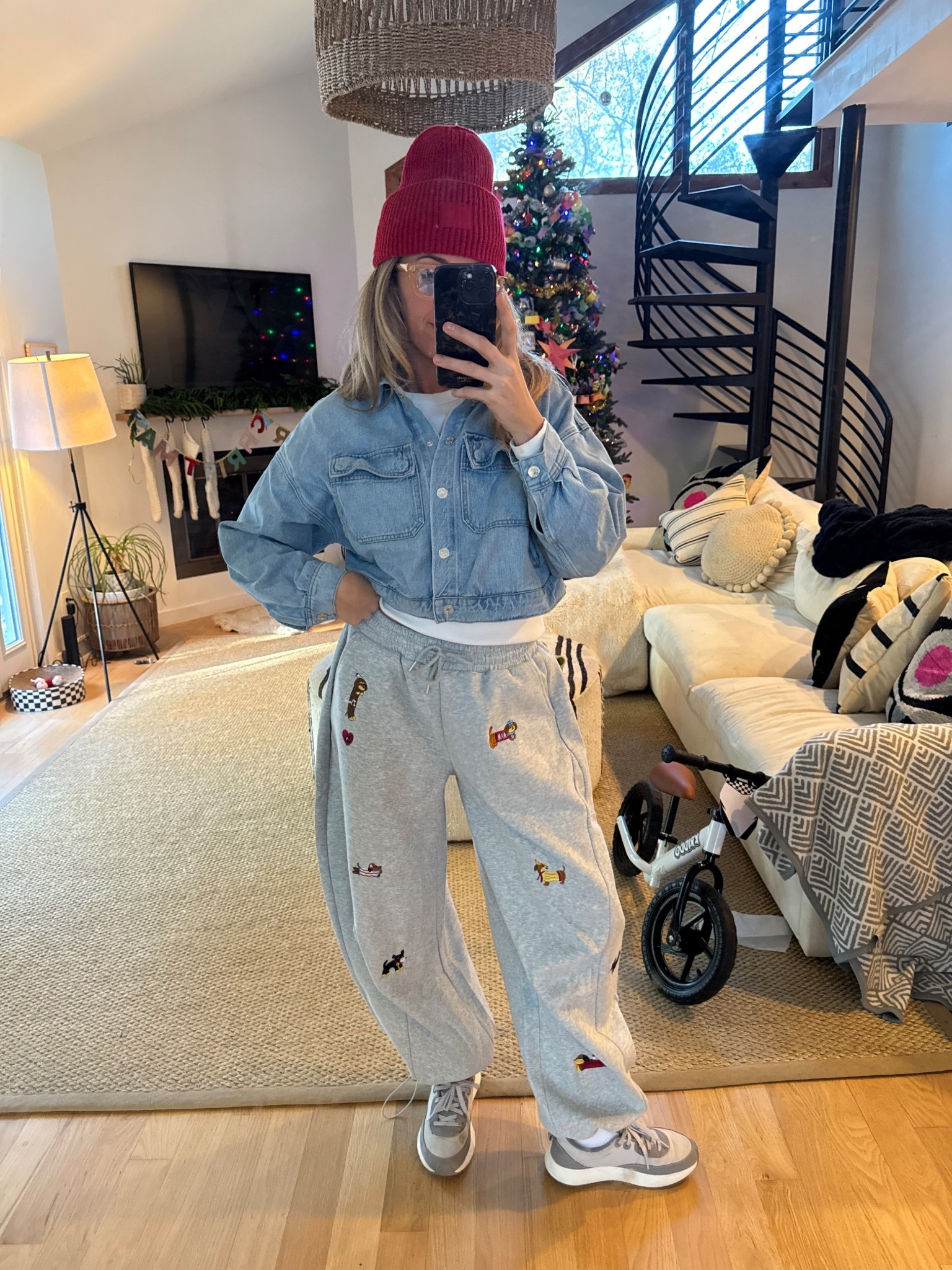 Obsessed with these sweatpants!! Size medium. Size XS in jacket 