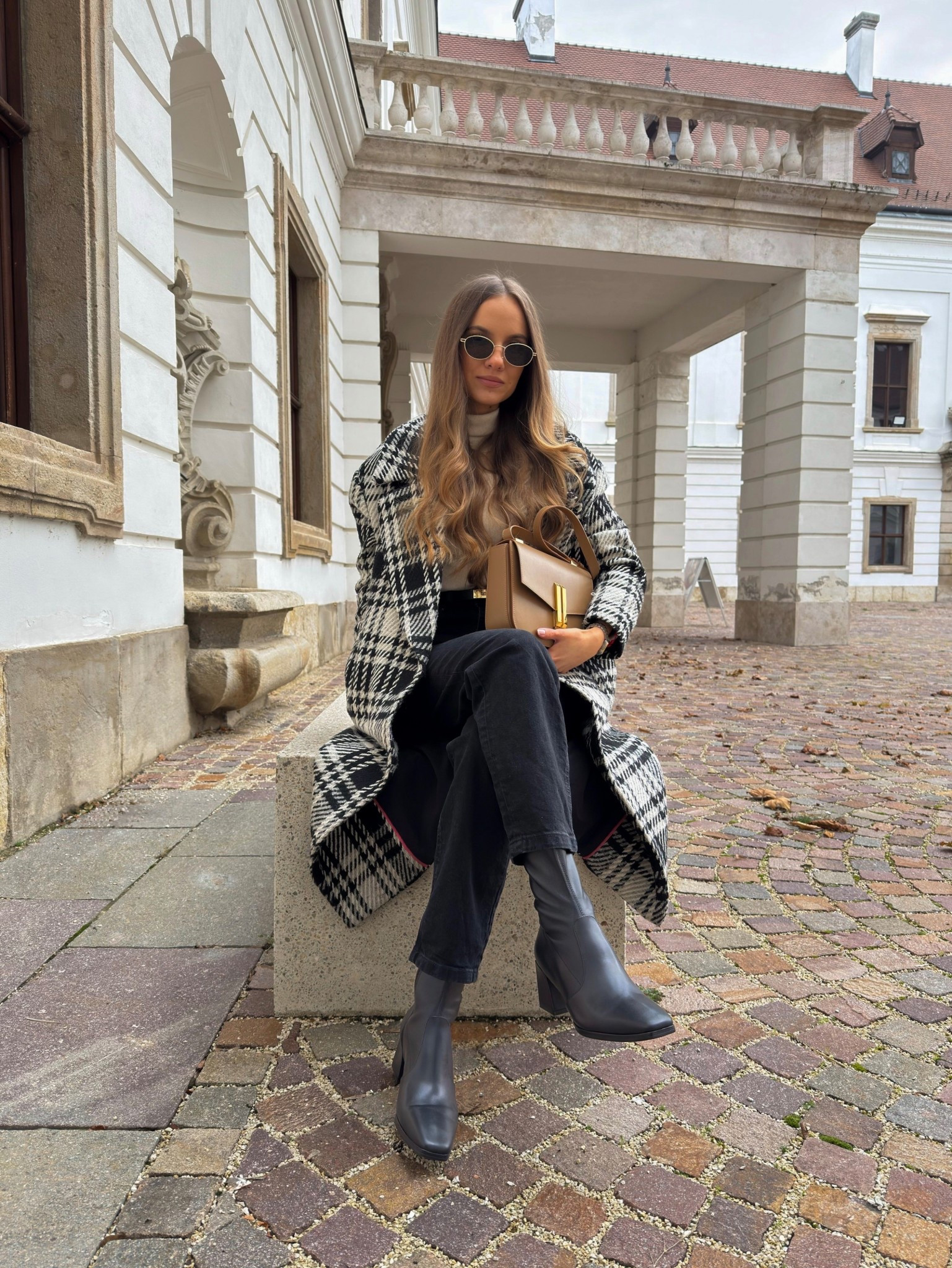 bringing 2016 back with one of my fave coats — I’ve had it for 10 years but I’m just as excited to wear it as the day I got it ✨

houndstooth coat | minimal street style | statement coat | winter fashion | bared boots


#LTKootd