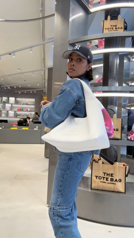 Scored the new Sack Bag in Medium at the @marcjacobs Soho store today and they’re offering Crystal Customizations by the lovely @manicures.as for all who purchase any bag this weekend from 1-6pm.  Don’t miss out cookies 🍪😉

Shop my faves 