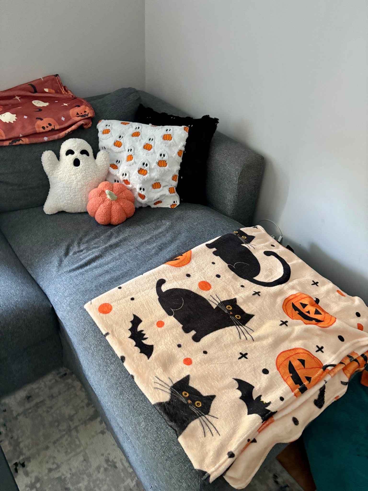 Halloween couch decor 👻🎃🦇

#LTKfamily #LTKcanada #LTKcasa
