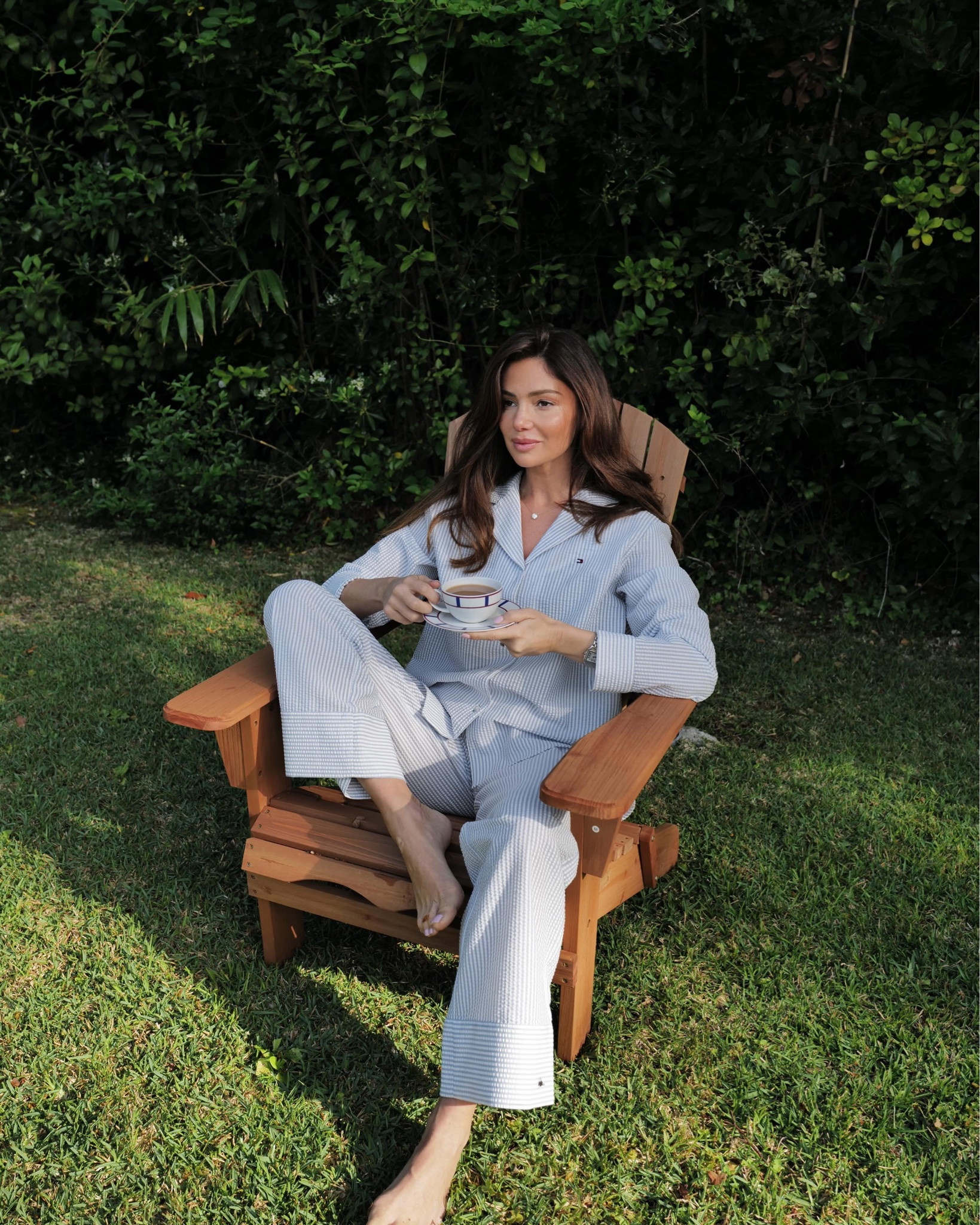 Slow mornings, fresh air and my first cup of tea in the garden ☕️🌊 @villakittera