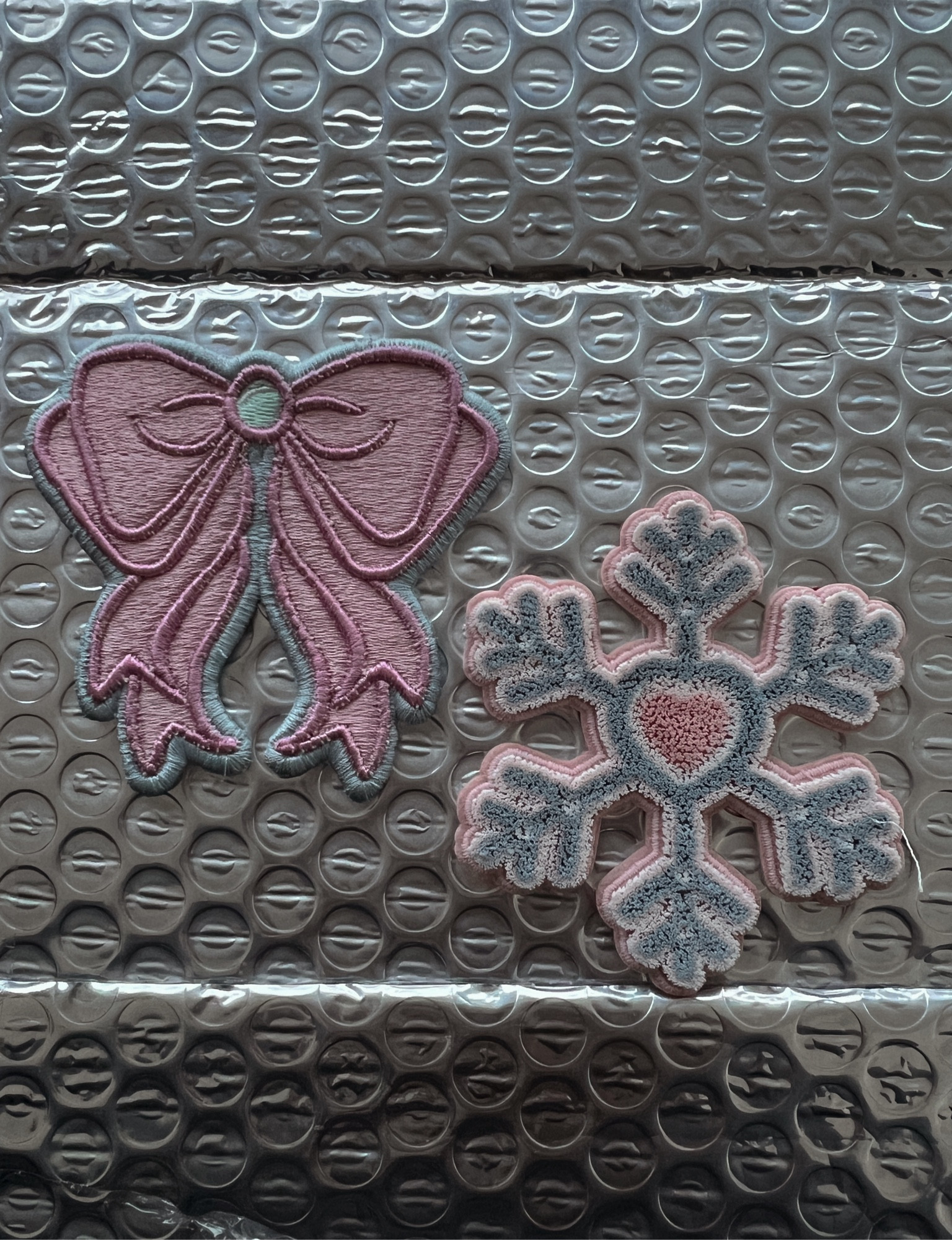 Ordered these cute patches from the Stoney Clover Snow Lodge Collection. 🎀❄️
•
•
•
•
•
#stoneyclover #giftsideas #ltkunder25
#blackcreators #cuteaccessories #bows #coquette #girly

#LTKfindsunder50 #LTKSeasonal