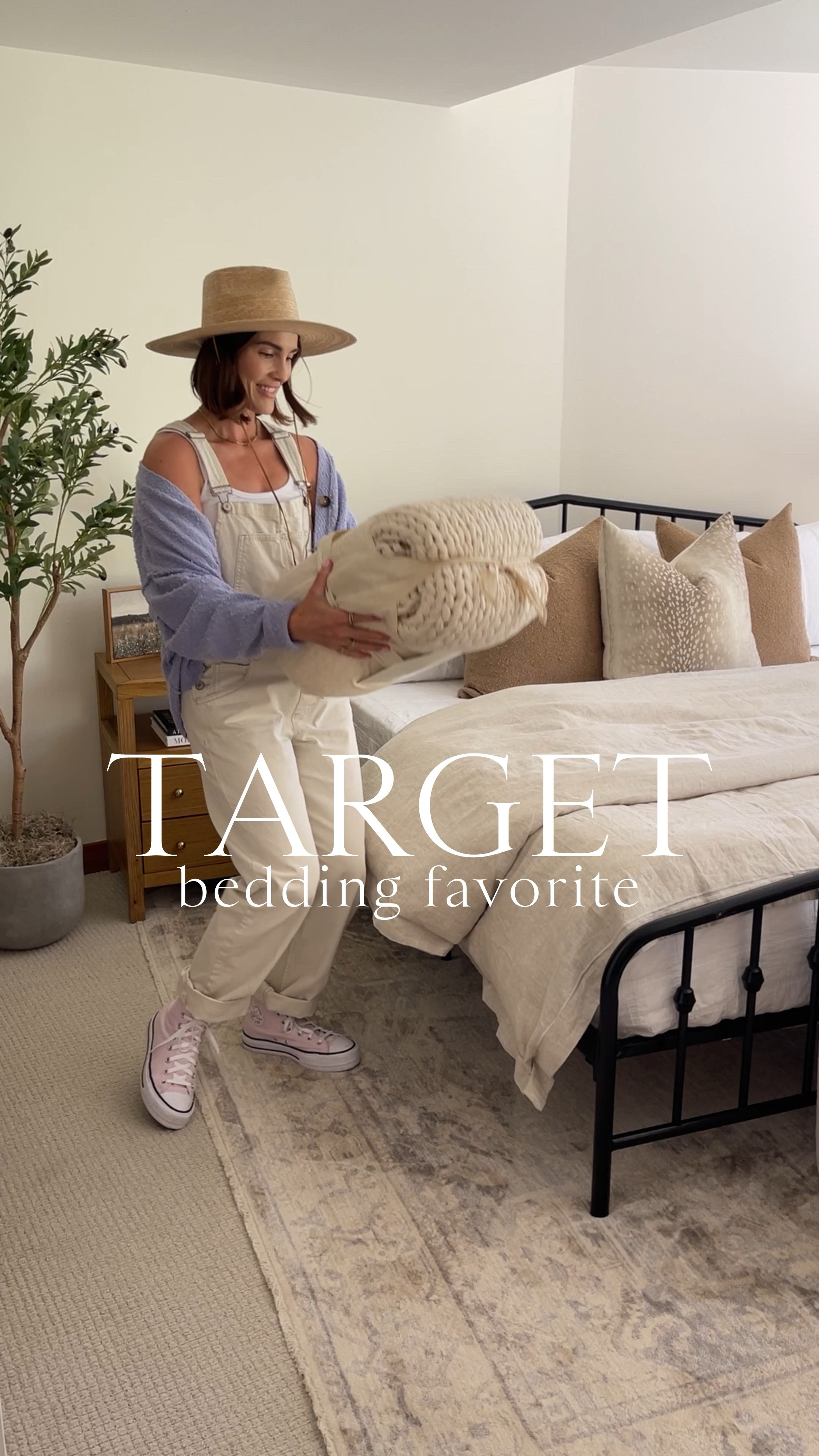BEDDING \ Target favorite! Knit bed blanket 👌🏻👌🏻

Bedroom
Home Decor 
Overalls 

#LTKWatchNow #LTKFindsUnder100 #LTKHome