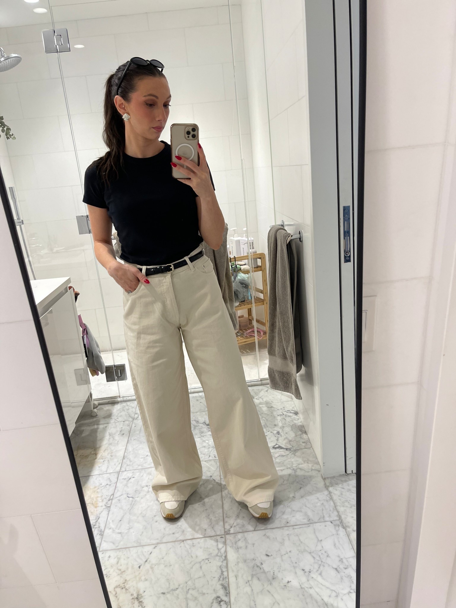 Casual classics 
Black tee
Oversized cream jeans 
Sneaker 

#LTKSeasonal #LTKStyleTip #LTKFindsUnder100