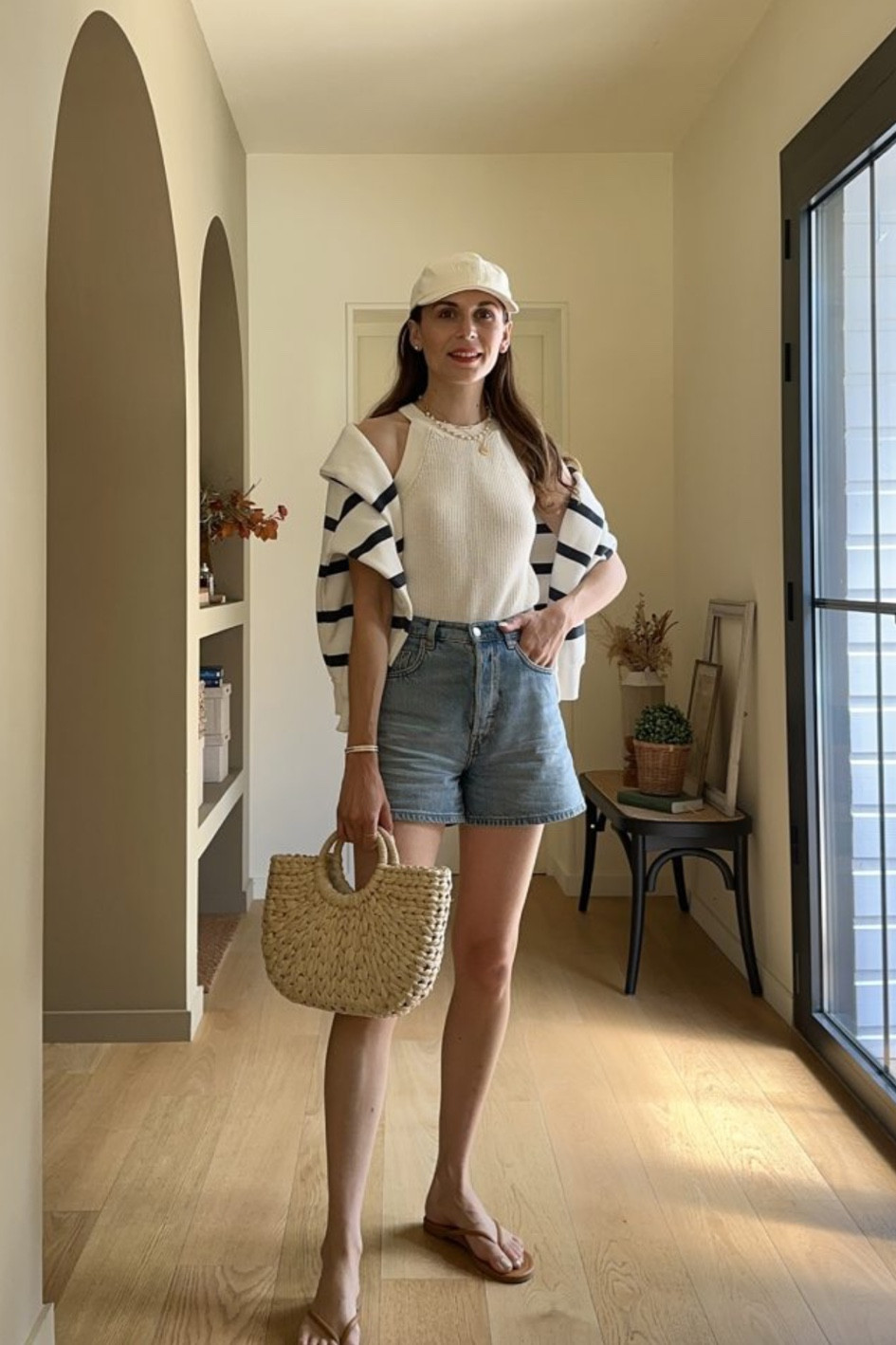 ootd, short en jean forever cut, short & Other Stories, top blanc côtelé, sweat à rayure, sac panier tendance, casquette Vogue collection crème 

#LTKFind #LTKSeasonal #LTKstyletip