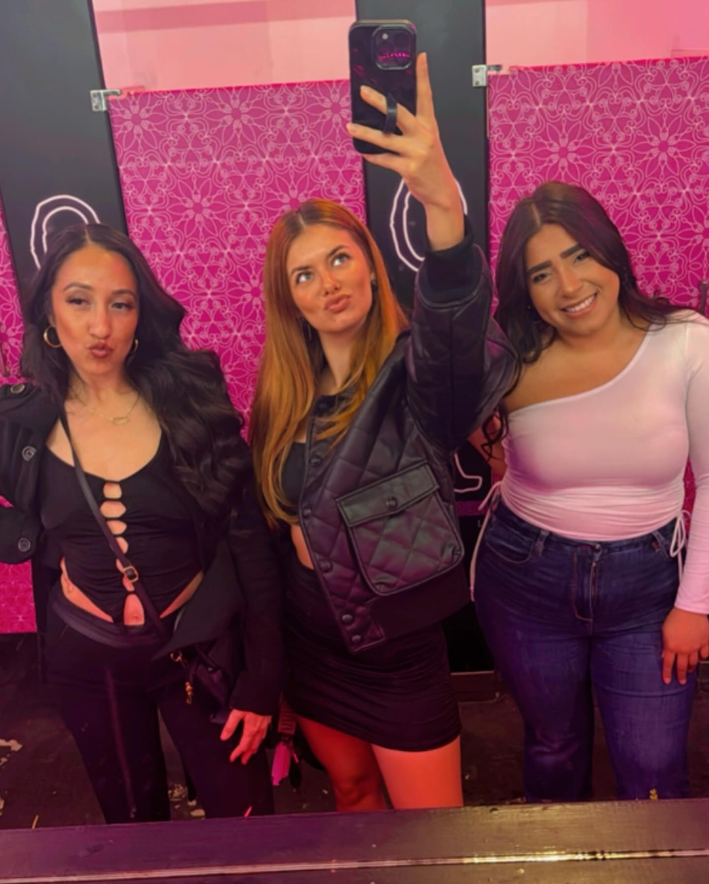 🖤 Amazon two piece set
🖤 Rebecca minkoff leather jacket (couldn’t find exact - linked similar)
🖤 black heels