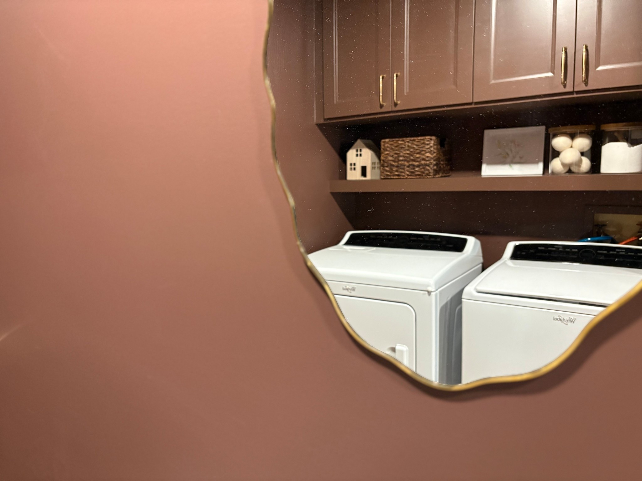 The prettiest little dainty-framed mirror in the laundry room. It’s perfect for a spot with a lot of traffic.

#Mirror #Magnolia #GoldFrame #Laundry #LaundryRoom #Decor #WallArt

#LTKfamily #LTKhome