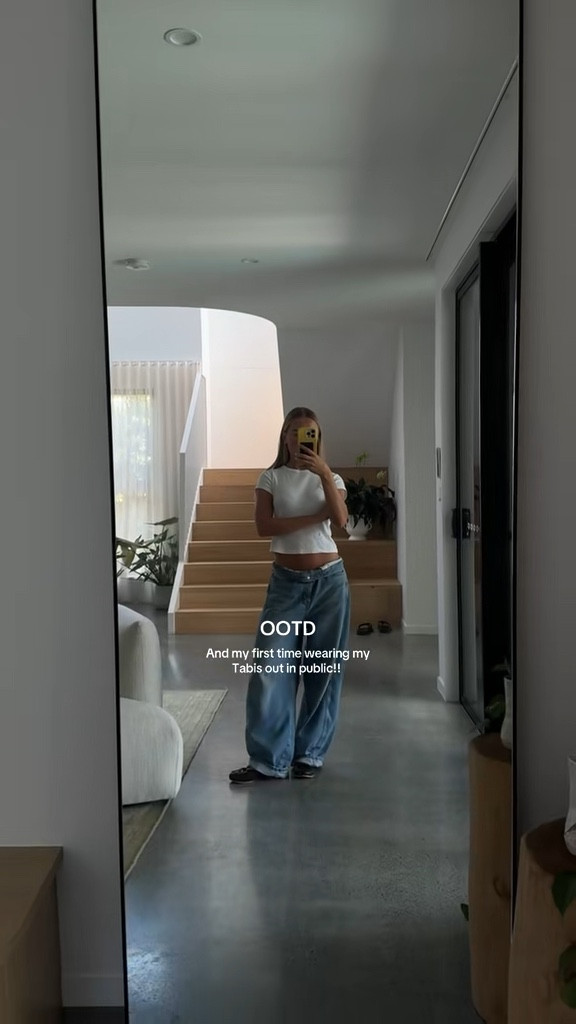 Okkk so jeans and a tee are an every day basic! I wear an XXS in these tees as they give a LOT so I suggest sizing down! The jeans I love super baggy so I wear them in a 26 and I am usually a 8-10 in bottoms! 

#LTKsummer #LTKaustralia #LTKjeans