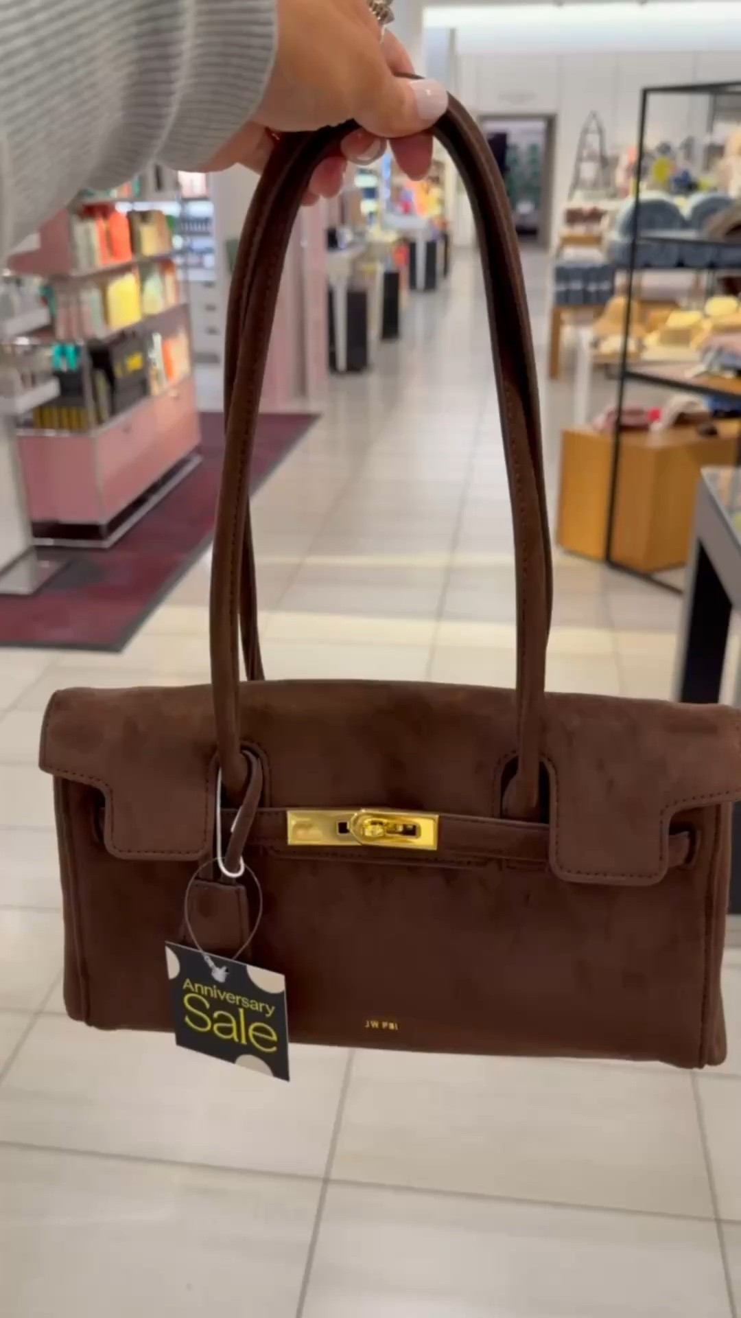 This chocolate brown faux leather shoulder bag is beautiful! So cute for the fall and winter! 😍

Nsale
Nordstrom anniversary sale

#LTKootd #LTKSaleAlert #LTKSeasonal