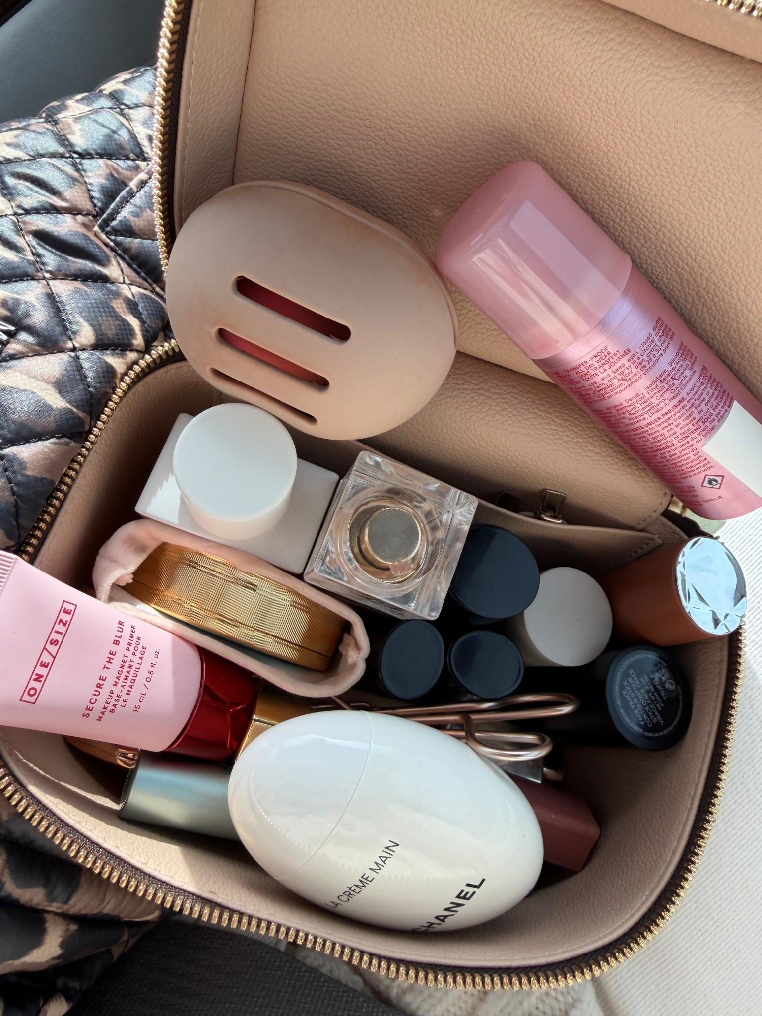 What’s in my makeup bag

#LTKBeauty #LTKTravel #LTKOver40