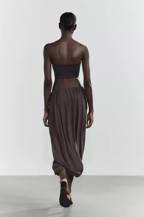 An enhanced experience.Check it out in the app. | Zara US