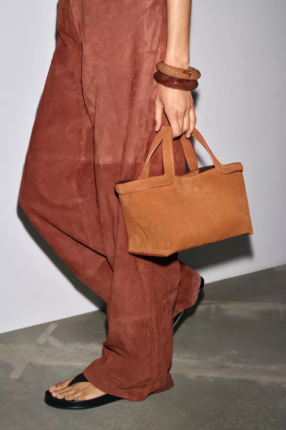 Mini shopper bag in suede. Topstitching detail. Handle and removable crossbody strap. Interior po... | Zara US