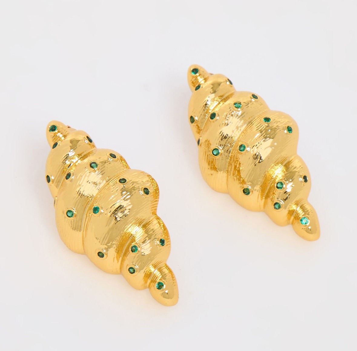 i found these gold statement seashell earrings on the tk-maxx website and i’m obsessed! i think they’d be so perfect on a girl’s holiday or hen-do this summer!!

tags 🏷️ — earrings, statement jewellery, bride to be, 2025 bride, tk-maxx treasure seeker 

#LTKfestival #LTKAprilSpotlight #LTKspring