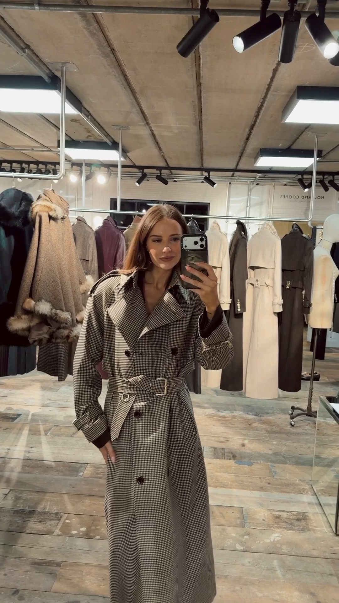 The dropped shoulders of this trench are just perfect 

#LTKluxury #LTKwinter #LTKfestive