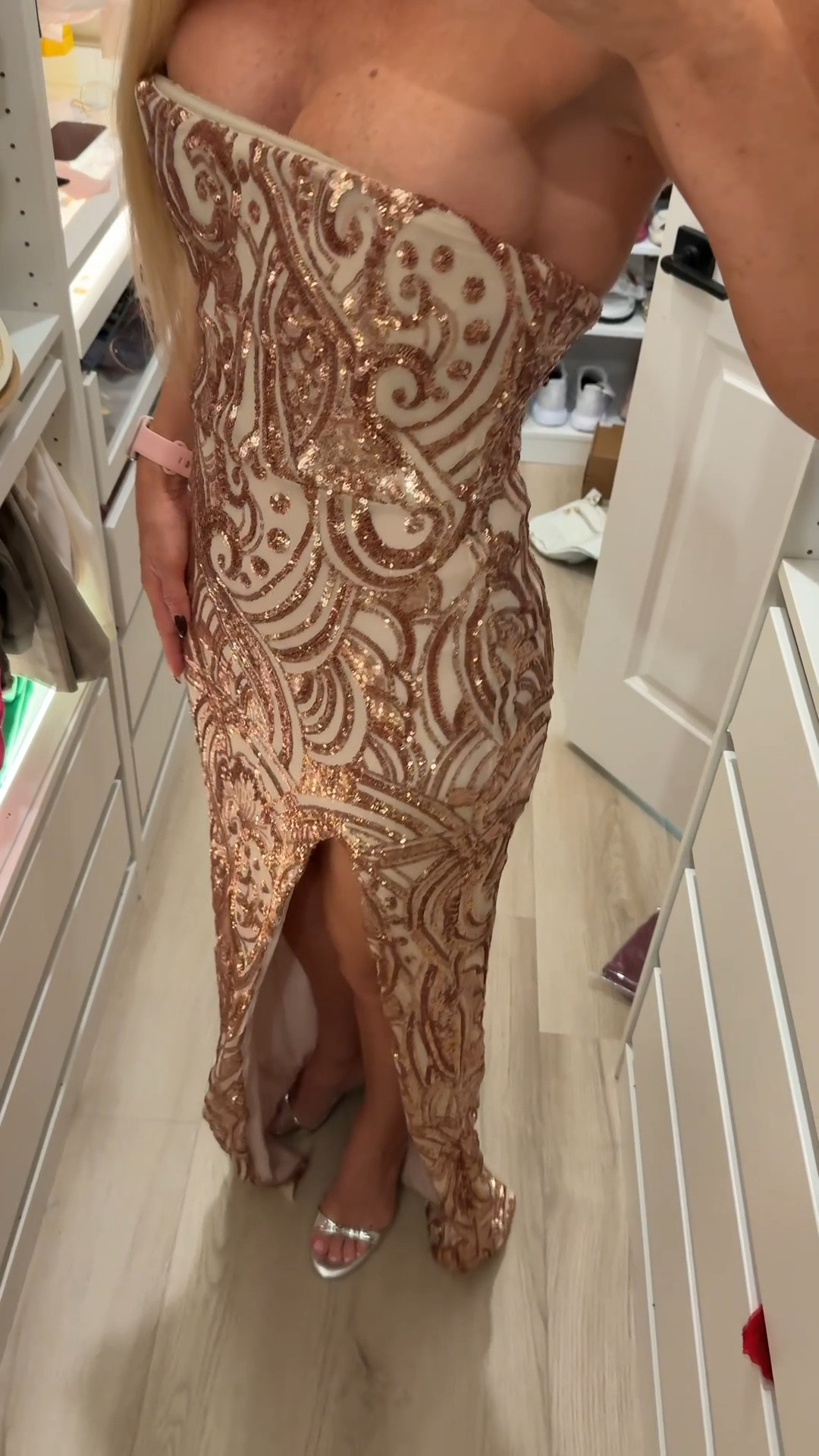 Stunning sequins maxi dress. Extra long. 

#LTKHoliday #LTKSeasonal #LTKgrwm