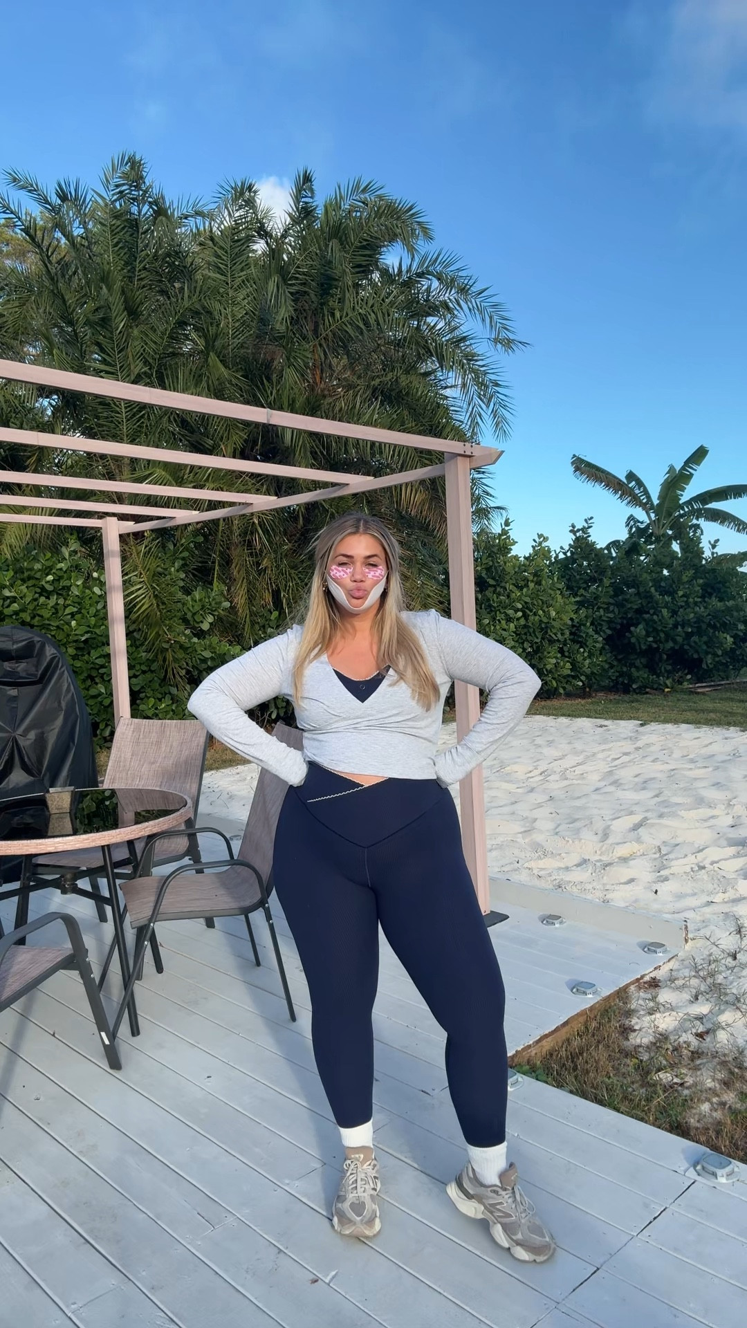 Workout/walk outfit of the day!!! 🤍 wearing a large in bra, top & an XL in leggings!!! 