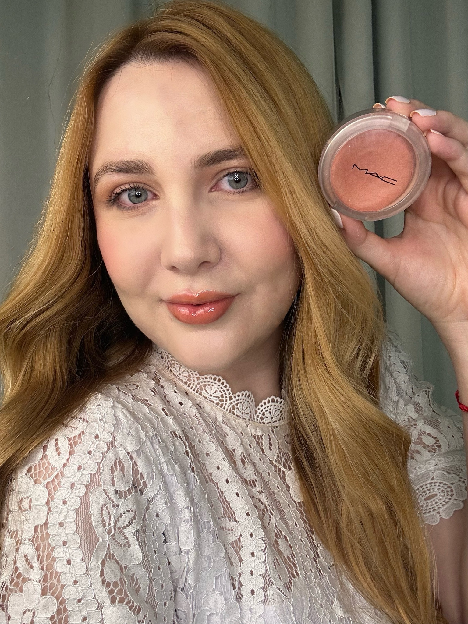 Só o básico hoje, pois pós botox não é bom usar maquiagem, então passei protetor solar e pra dar uma graça blush MAC glow play na cor grand, que eu sou apaixonada e sempre uso, por ser cremoso ele fica super natural e fica bem em todas as ocasiões. Passei máscara de cílios também porque não sou de ferro e gloss porque é o básico né? 😅

#maquiagem #cleanmakeup #maquiagembásica #MAC #blush 

#LTKbrasil #LTKstyletip #LTKbeauty