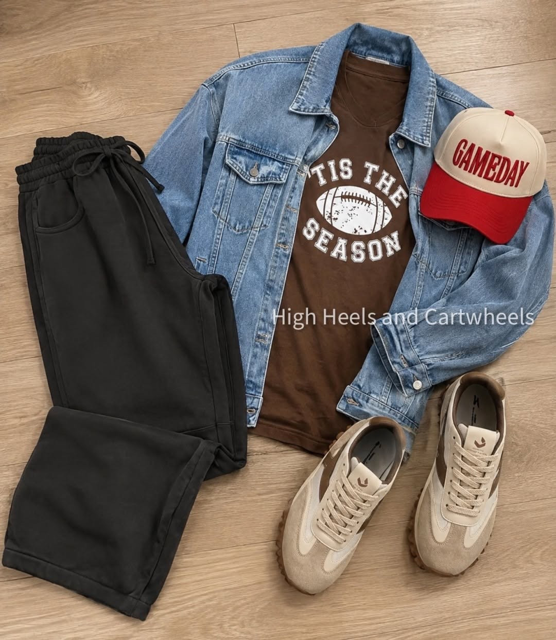 Football szn is approaching, and Amazon has all your game day essentials!🏈⭐ We put together this adorable look and more for 'ya!👇