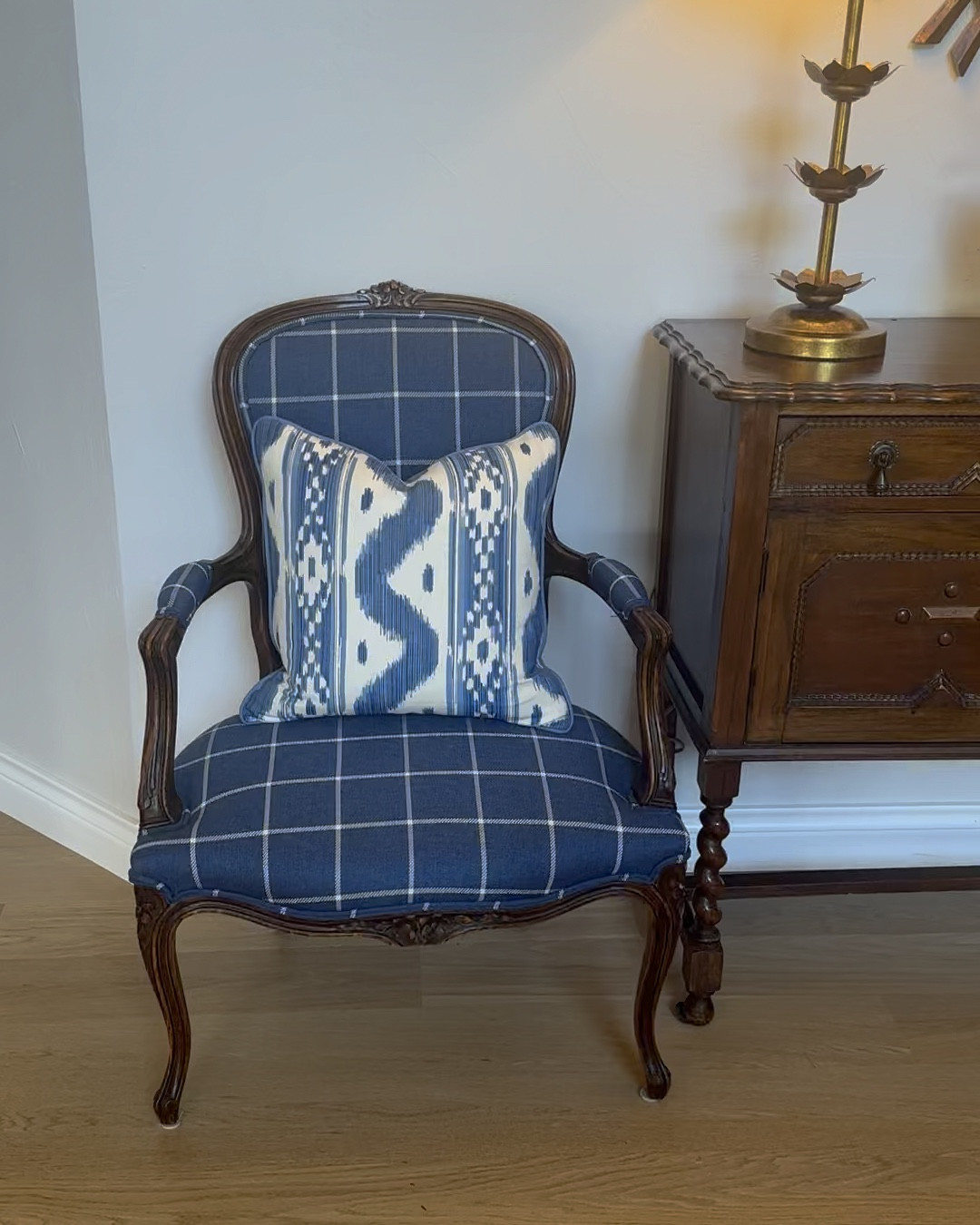 My living room lamps and mirror are both on sale!!!  Amazing prices and quality 💙🤍

#LTKHome #LTKSummerSales #LTKVideo