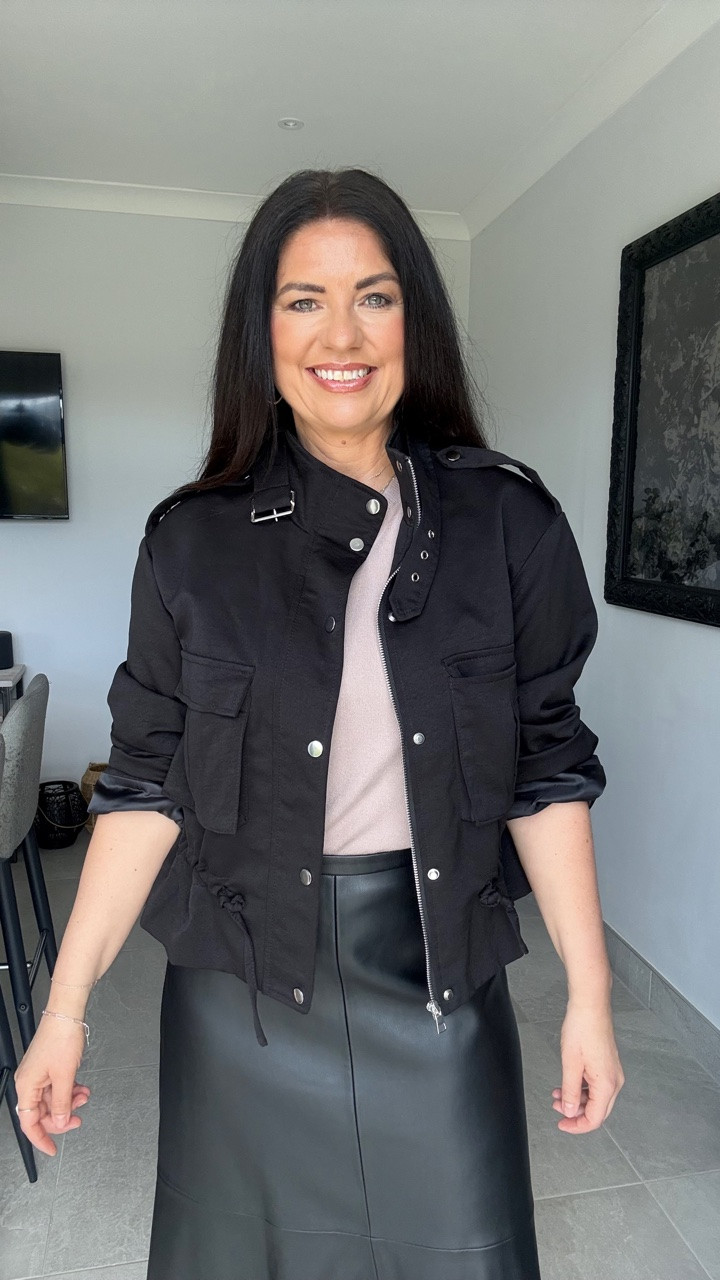 Another long-ass GRWM. But you know what, chatting to you while I get ready puts me in a good mood so you’re going to have to put up with me!

Any tips on healing heels & plantar for SHITE us are most welcome x

#grwm #outfitinspo #fashion #midlifefashion #over50

#LTKstyletip #LTKover50style #LTKuk