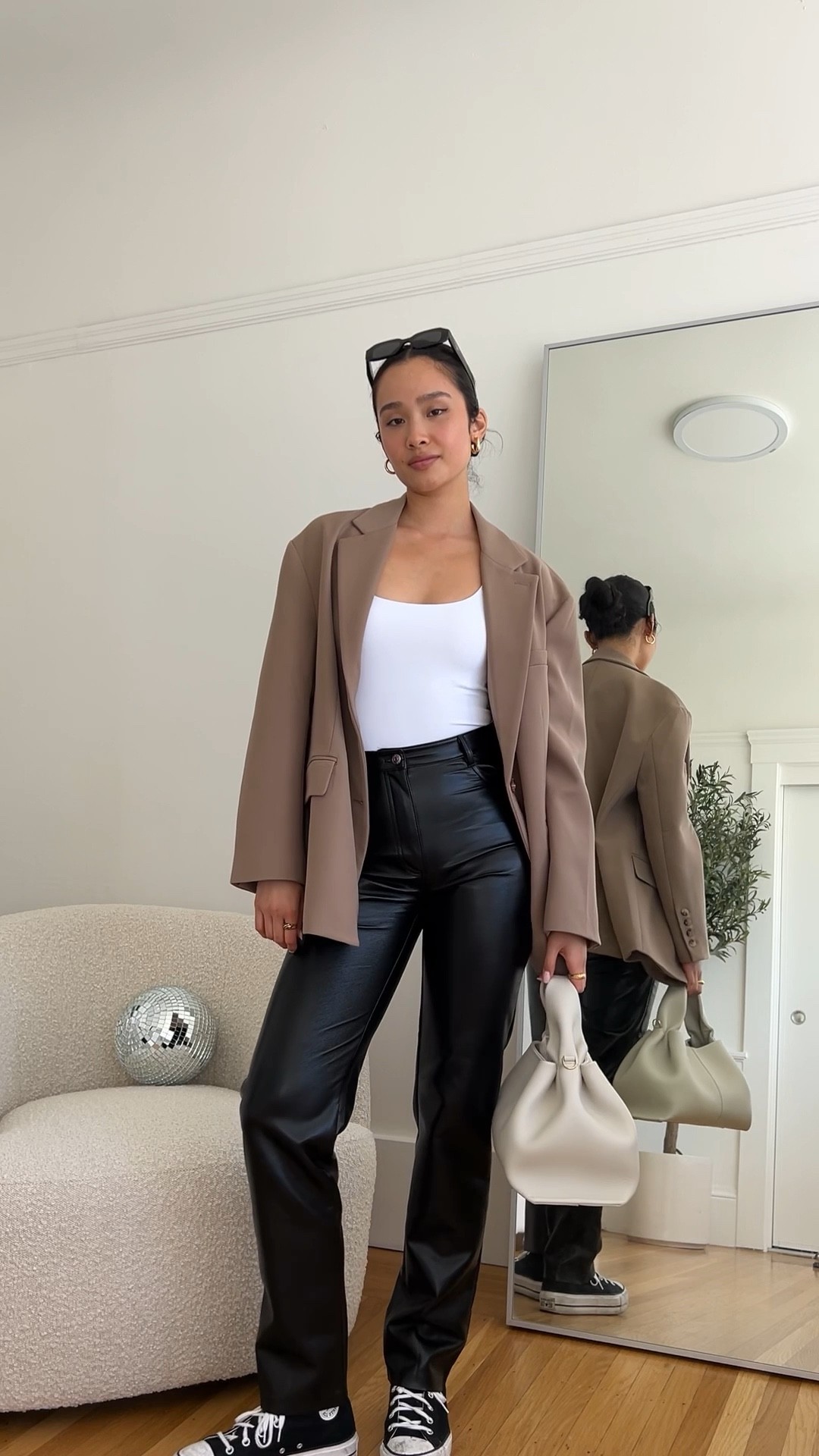 fall outfit inspo 🤍

blazer: re ona
bodysuit: aritzia
pants: aritzia
sunglasses: prada
bag: polene paris
shoes: converse

#LTKitbag #LTKfit #LTKSeasonal