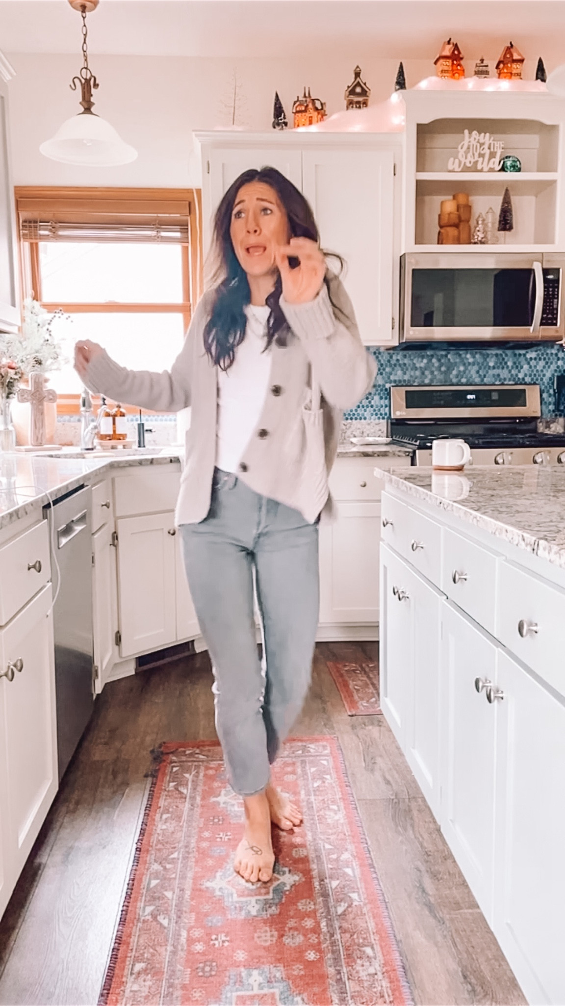 Causal outfit from todays reel!

Amazon fashion cardigan 
Thanksgiving outfit 
Levi jeans 

#LTKstyletip #LTKfindsunder50 #LTKSeasonal