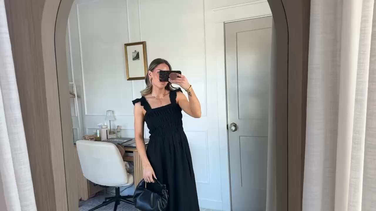 ON SALE for $22!! 

Fit & Flare Lightweight Smocked Midi Dress - wearing this in an XS. Super stretchy + comes in lots of colors! 

 

#LTKWatchNow #LTKSeasonal #LTKSaleAlert