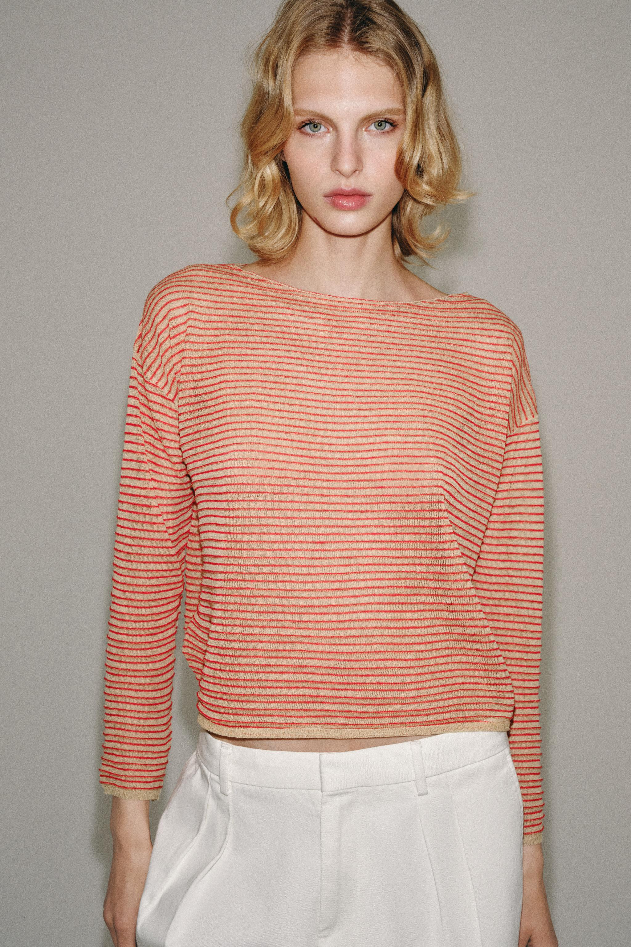 Model height: 179 cmFine knit jumper with 25% linen. Featuring a round neck and long sleeves. | Zara UK