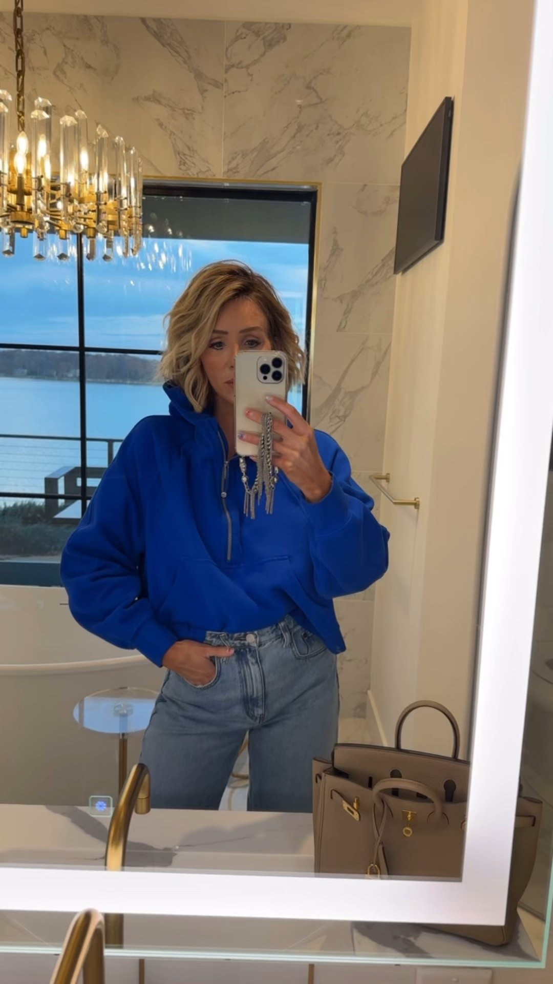 lululemon Black Friday deals happening now on these “hero gift” quarter zips! 🔥🔥🔥 