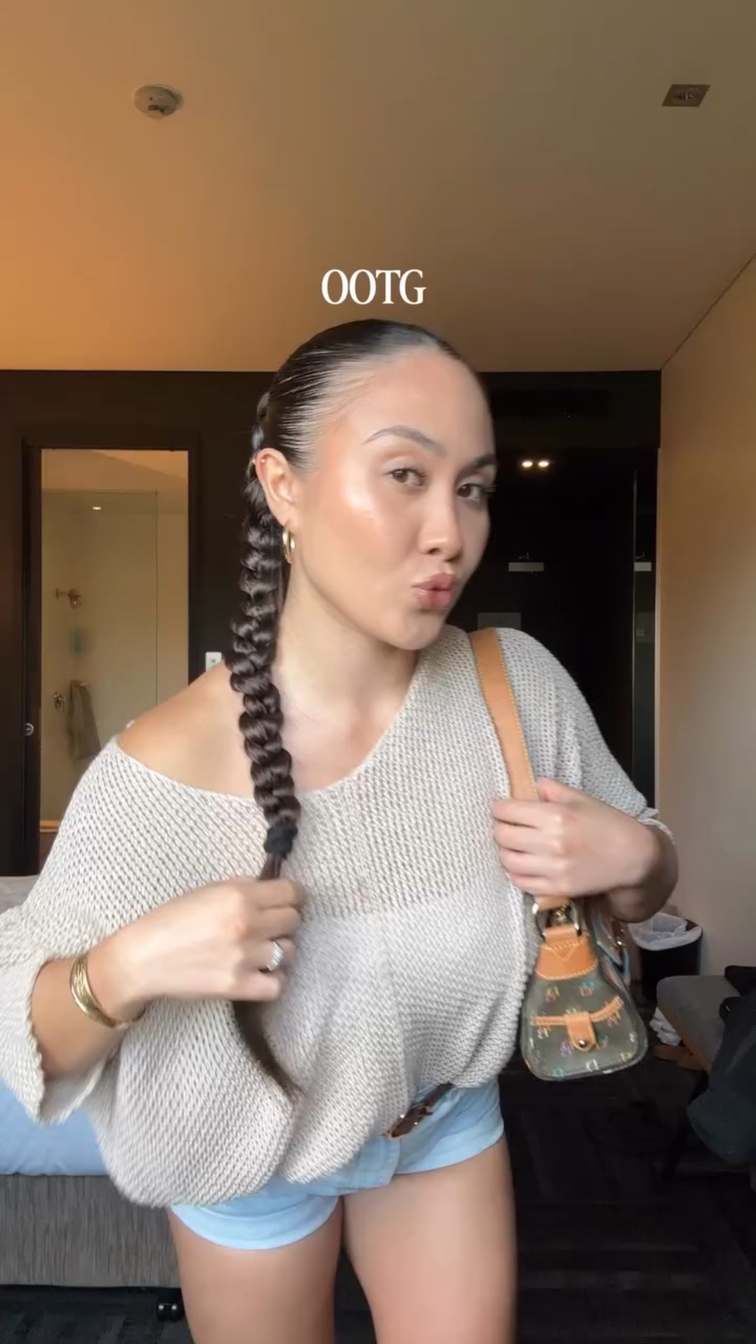 Top: @shopmahina
Shorts: Pretty Little Thing  
Belt: Target 
Bag: Dooney & Bourke 
Sandals: BOBS x Skechers
Tube top: Amazon (size S)

#LTKootd