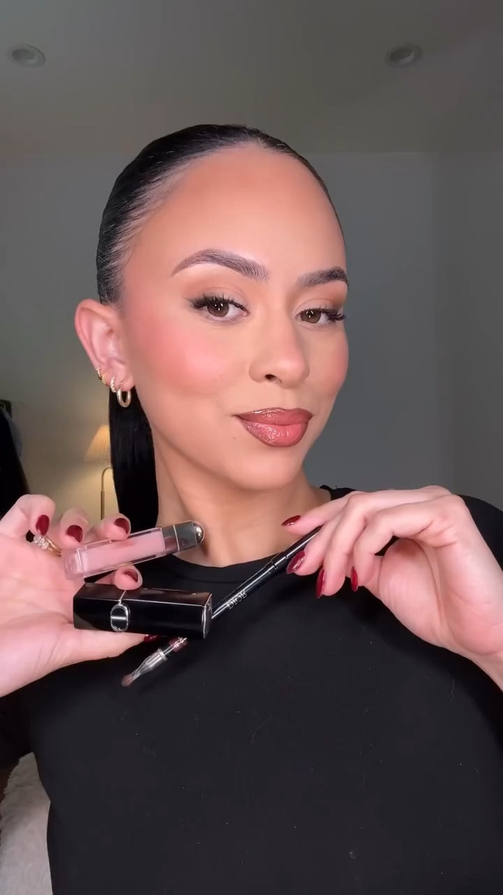 my curated @diorbeauty lip combo that never misses, truly the perfect shades what would look SO STUNNING on all of you 💋
—
LIP LINER - 400 nude line
ROUGE VELVET and / or SATIN- 100 nude 
LIP MAXIMIZER - 001

#LTKStyleTip #LTKBeauty #LTKFindsUnder50