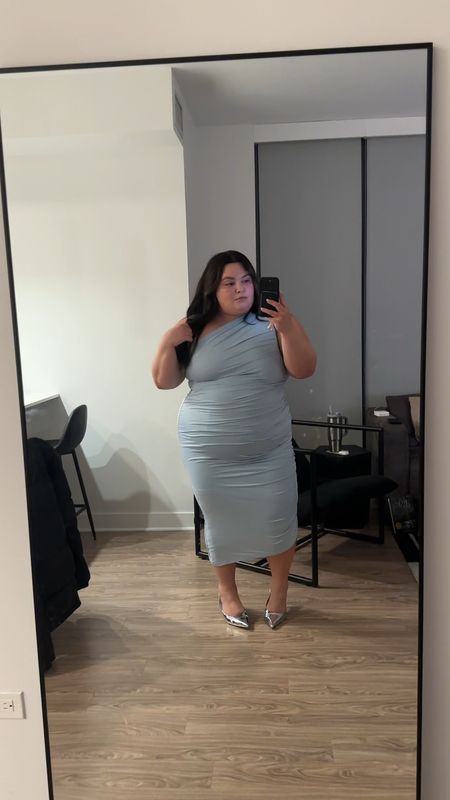 Plus size date night dress from ELOQUII size 18 
The blue color is out of stock, but it comes in many colors! 

#LTKplussize #LTKfindsunder100 #LTKmidsize