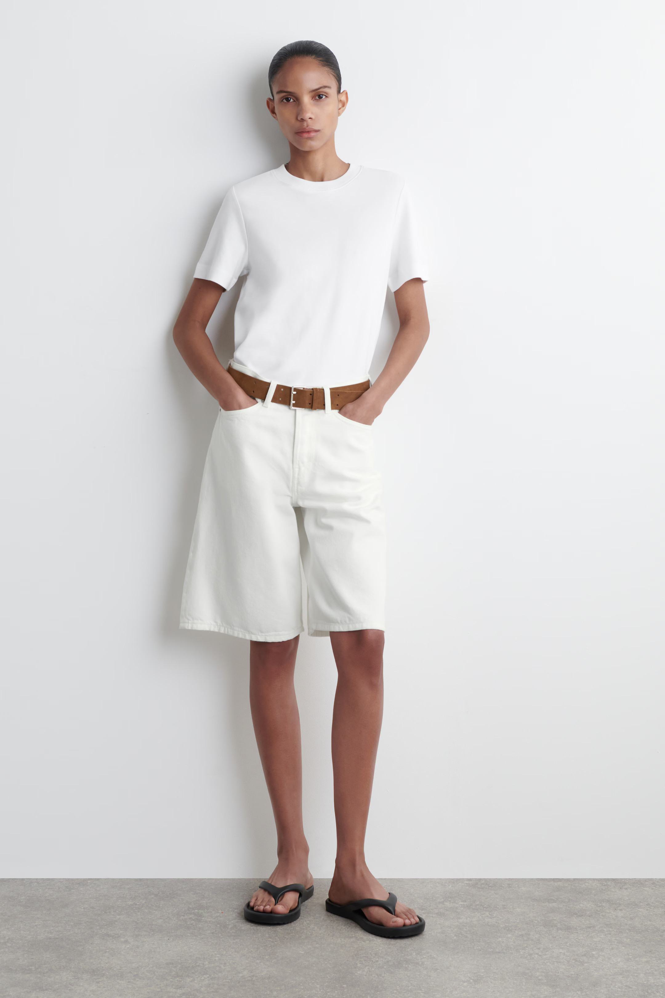 CLEAN CUT REGULAR T-SHIRT - WHITE - Ladies | H&M GB | H&M (UK, MY, IN, SG, PH, TW, HK)
