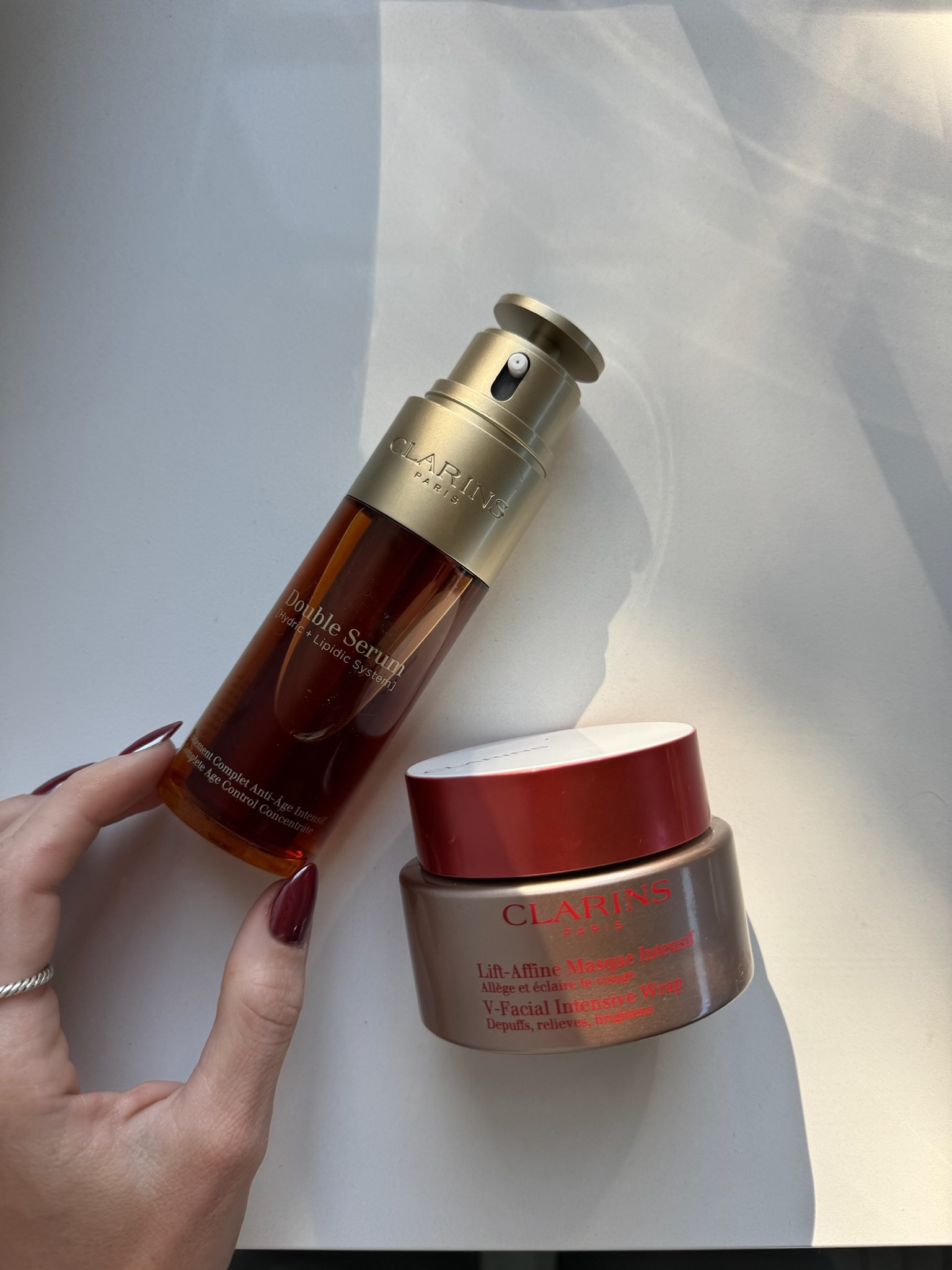 the @clarinsusa V-Facial Intensive Wrap Depuffing Face Mask is my go to before any event/date night! @Sephora Beauty Insiders get it 20% off + free shipping w/ code YAYGIFTING ✨ #ClarinsPartner

#LTKbeauty #LTKsalealert #LTKGiftGuide