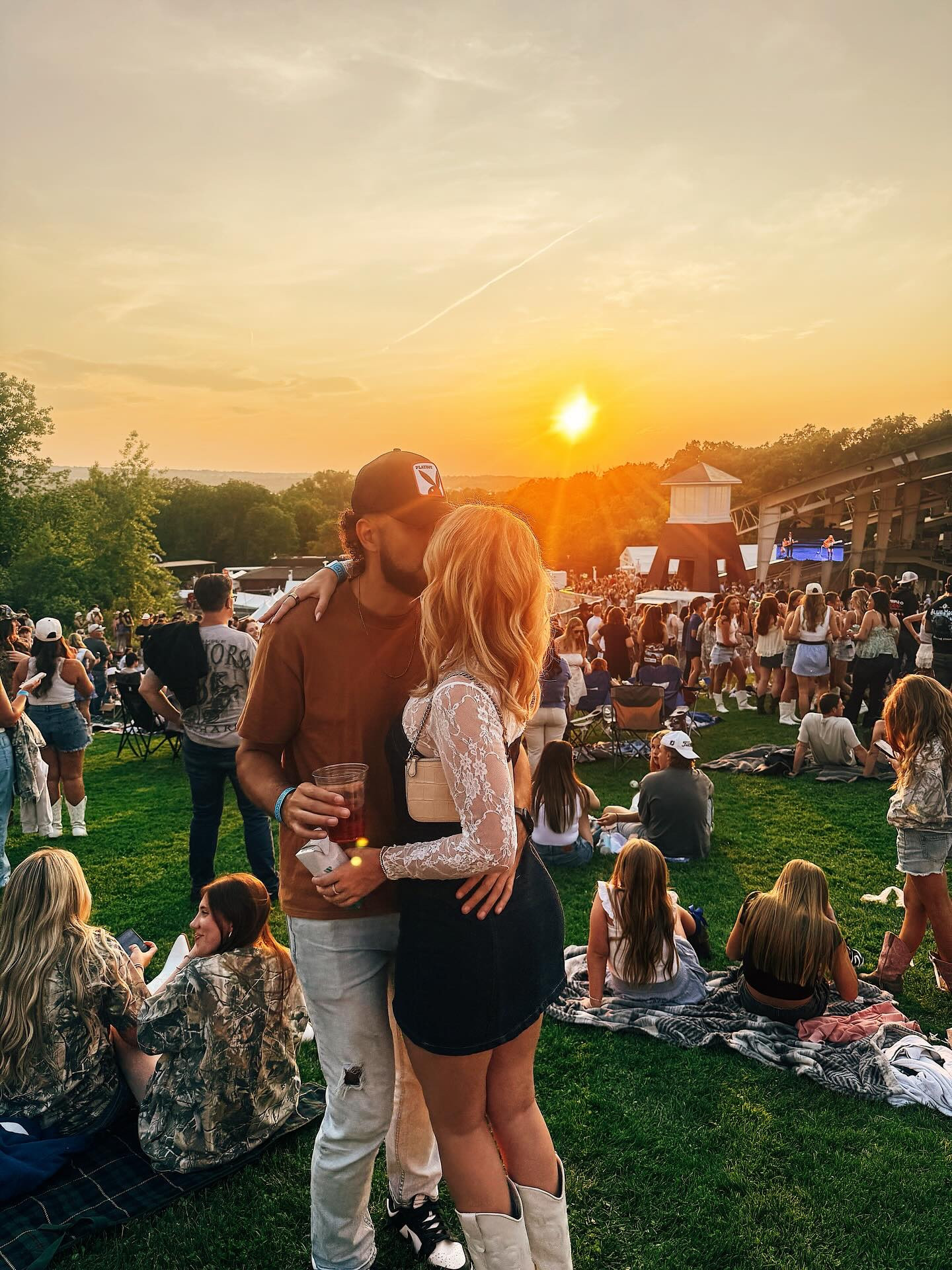 am I okay? no, I got to see the queen @megmoroney last night! 👑🫶

#LTKSummerEdit #LTKSeasonal #LTKFindsUnder100