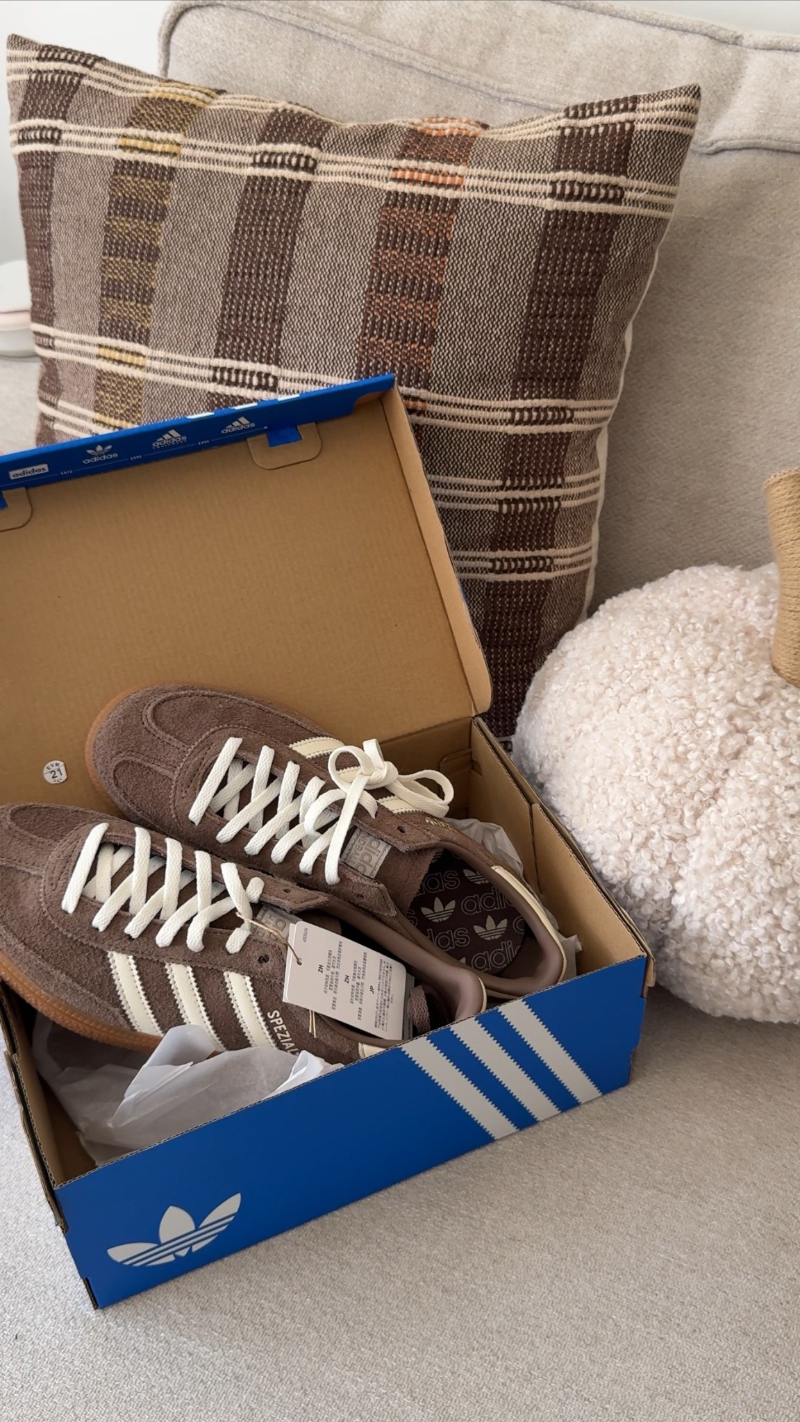 Fall fashion, adidas, fall shoe 