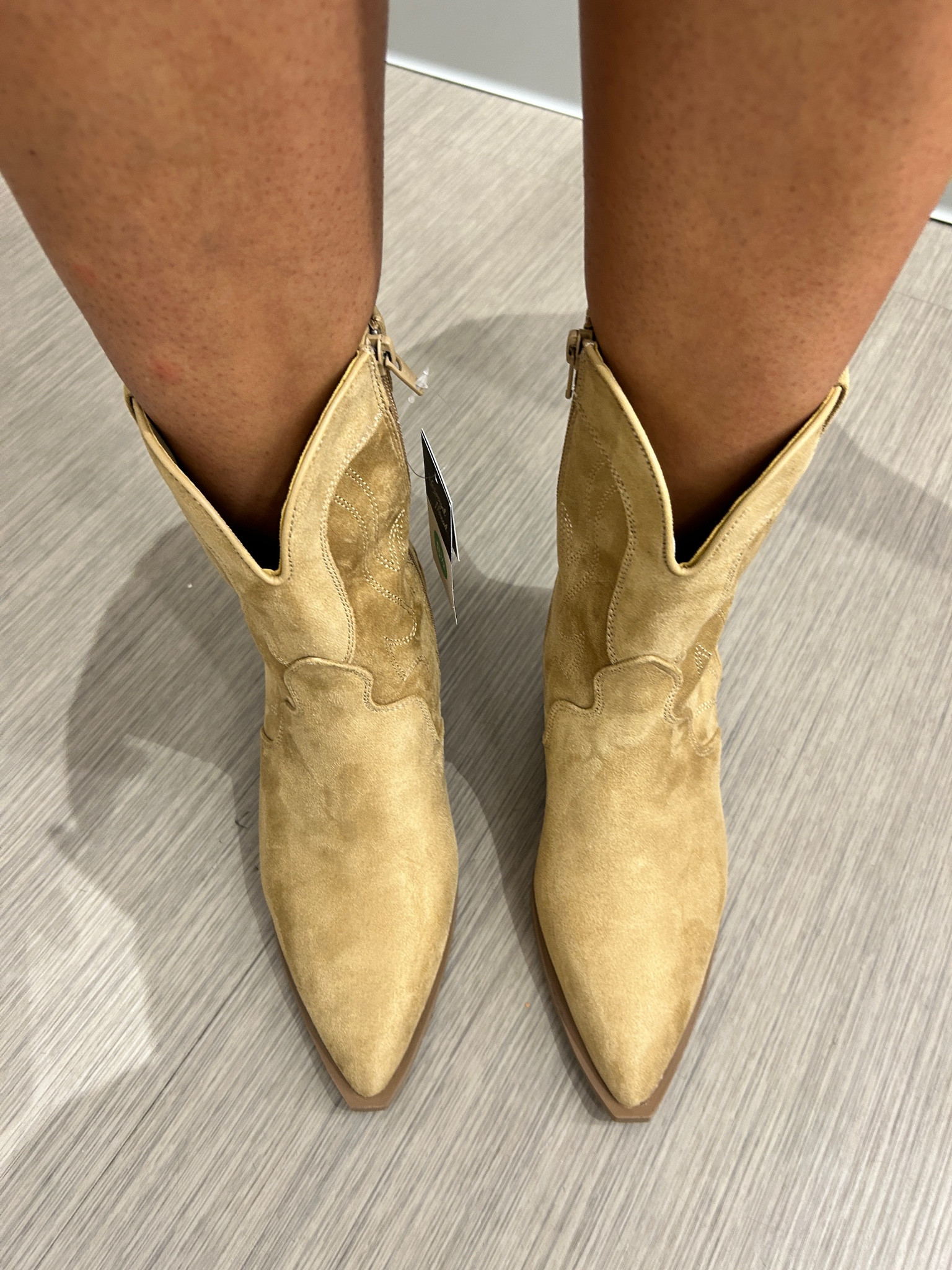 Boots at target are on sale! Ends today 

#LTKShoeCrush #LTKSaleAlert #LTKStyleTip